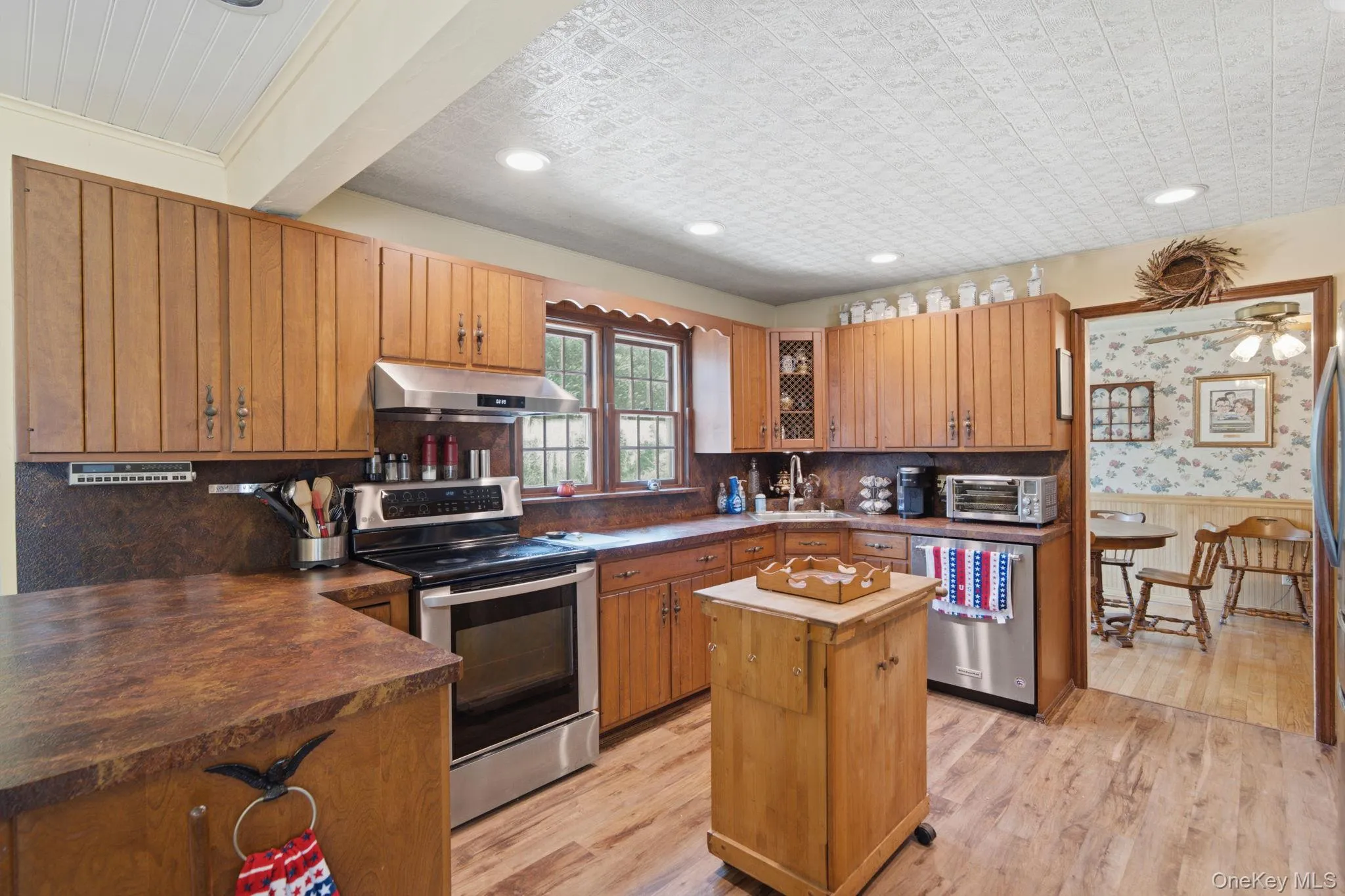 112 Lawrence Avenue, Smithtown, NY, 3 Bedrooms Bedrooms, 9 Rooms Rooms,2 BathroomsBathrooms,Residential,For Rent,Lawrence,0,1022617 112 Lawrence Avenue, Smithtown, NY, 3 Bedrooms Bedrooms, 9 Rooms Rooms,2 BathroomsBathrooms,Residential,For Rent,Lawrence,0,1022617