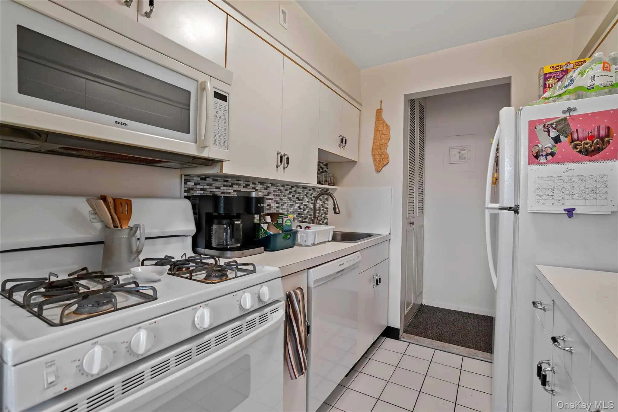 71-49 Metropolitan Avenue, New York, NY, 2 Bedrooms Bedrooms, 5 Rooms Rooms,2 BathroomsBathrooms,Residential,For Rent,Metropolitan,0,1022623 71-49 Metropolitan Avenue, New York, NY, 2 Bedrooms Bedrooms, 5 Rooms Rooms,2 BathroomsBathrooms,Residential,For Rent,Metropolitan,0,1022623