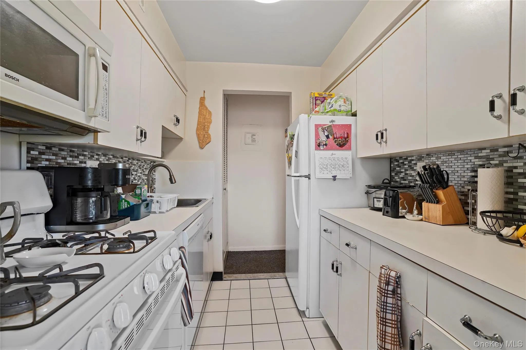 71-49 Metropolitan Avenue, New York, NY, 2 Bedrooms Bedrooms, 5 Rooms Rooms,2 BathroomsBathrooms,Residential,For Rent,Metropolitan,0,1022623 71-49 Metropolitan Avenue, New York, NY, 2 Bedrooms Bedrooms, 5 Rooms Rooms,2 BathroomsBathrooms,Residential,For Rent,Metropolitan,0,1022623