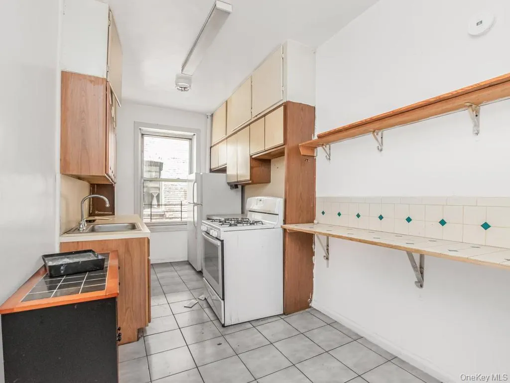 2081 Cruger Avenue, New York, NY, 1 Bedroom Bedrooms, 3 Rooms Rooms,1 BathroomBathrooms,Residential,For Rent,Cruger,0,1022631 2081 Cruger Avenue, New York, NY, 1 Bedroom Bedrooms, 3 Rooms Rooms,1 BathroomBathrooms,Residential,For Rent,Cruger,0,1022631