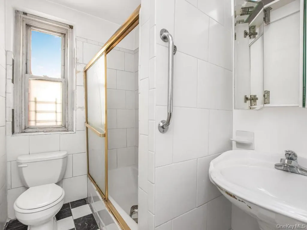 2081 Cruger Avenue, New York, NY, 1 Bedroom Bedrooms, 3 Rooms Rooms,1 BathroomBathrooms,Residential,For Rent,Cruger,0,1022631 2081 Cruger Avenue, New York, NY, 1 Bedroom Bedrooms, 3 Rooms Rooms,1 BathroomBathrooms,Residential,For Rent,Cruger,0,1022631