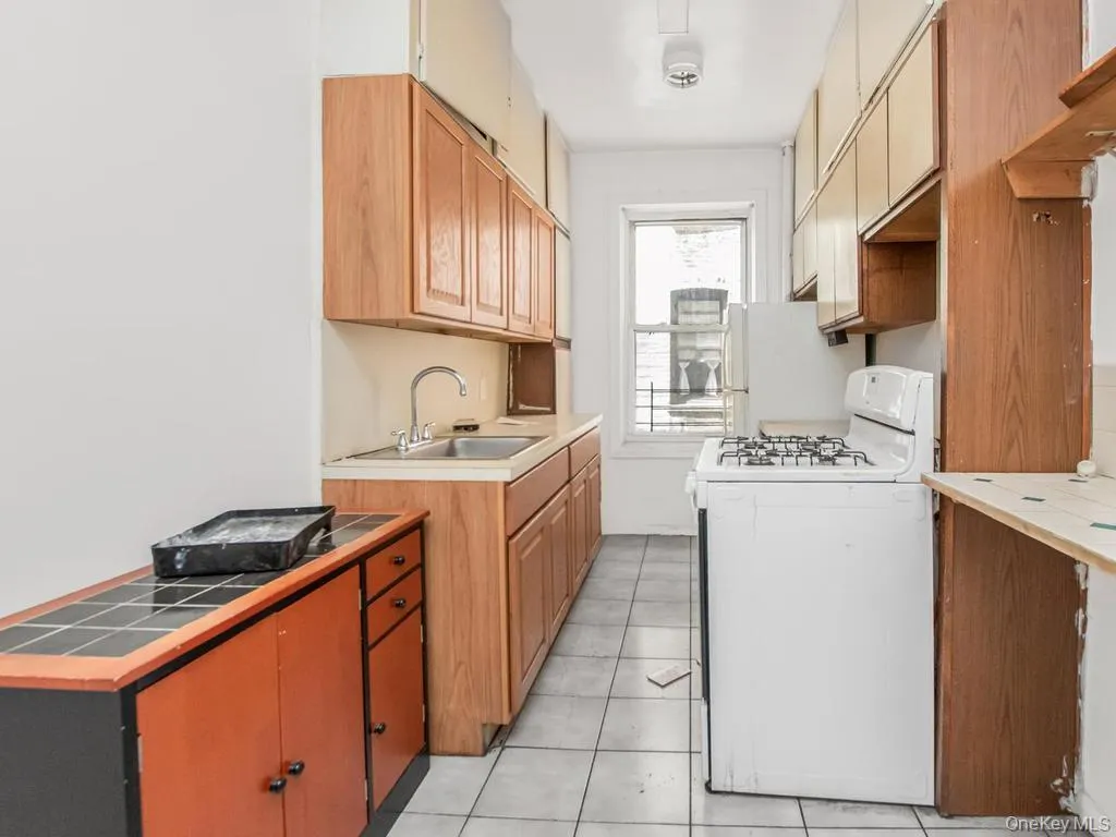 2081 Cruger Avenue, New York, NY, 1 Bedroom Bedrooms, 3 Rooms Rooms,1 BathroomBathrooms,Residential,For Rent,Cruger,0,1022631 2081 Cruger Avenue, New York, NY, 1 Bedroom Bedrooms, 3 Rooms Rooms,1 BathroomBathrooms,Residential,For Rent,Cruger,0,1022631