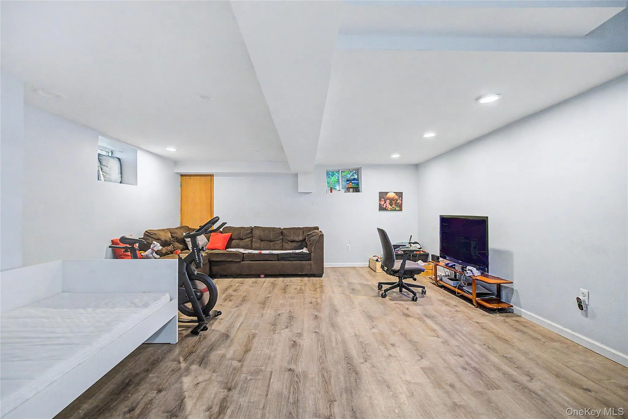 9327 244th Street, Hempstead, NY, 3 Bedrooms Bedrooms, 8 Rooms Rooms,1 BathroomBathrooms,Residential,For Rent,244th,0,1022633 9327 244th Street, Hempstead, NY, 3 Bedrooms Bedrooms, 8 Rooms Rooms,1 BathroomBathrooms,Residential,For Rent,244th,0,1022633