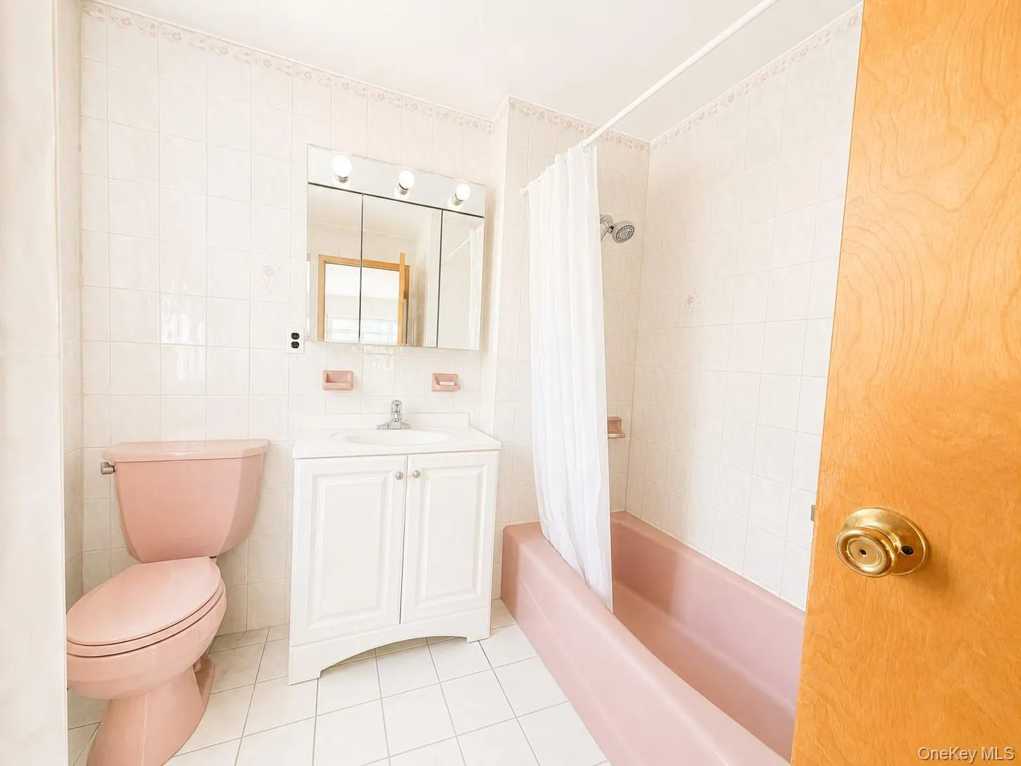 8018 217th, New York, NY, 6 Bedrooms Bedrooms, 15 Rooms Rooms,3 BathroomsBathrooms,Residential,For Rent,217th,0,1022643 8018 217th, New York, NY, 6 Bedrooms Bedrooms, 15 Rooms Rooms,3 BathroomsBathrooms,Residential,For Rent,217th,0,1022643