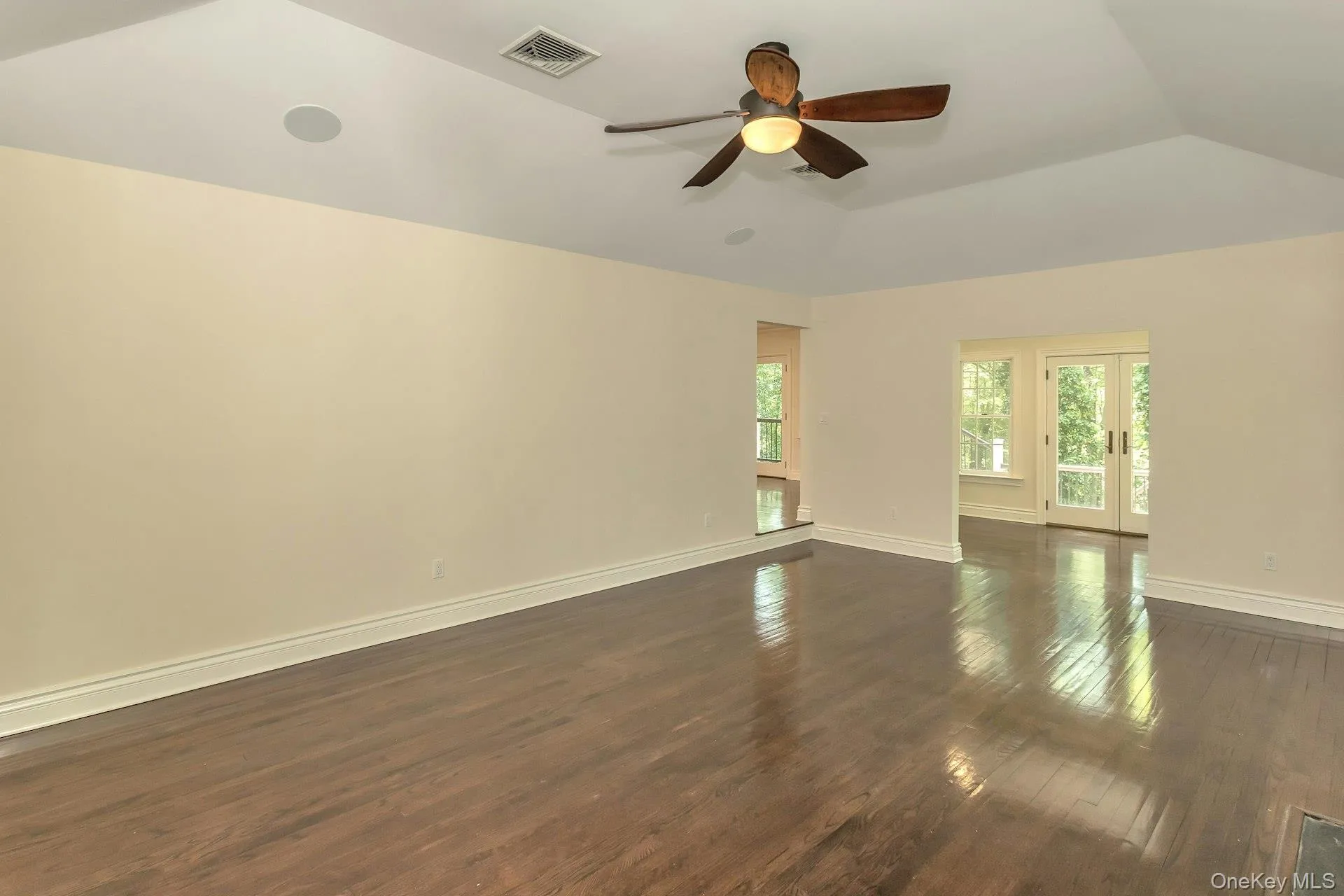 10 Laurel Cove Road, Oyster Bay, NY, 4 Bedrooms Bedrooms, 9 Rooms Rooms,3 BathroomsBathrooms,Residential,For Rent,Laurel Cove,0,1022649 10 Laurel Cove Road, Oyster Bay, NY, 4 Bedrooms Bedrooms, 9 Rooms Rooms,3 BathroomsBathrooms,Residential,For Rent,Laurel Cove,0,1022649