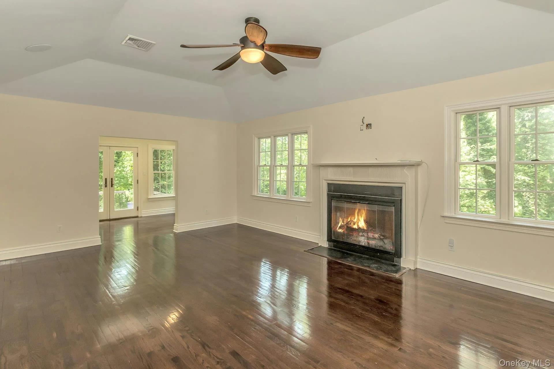 10 Laurel Cove Road, Oyster Bay, NY, 4 Bedrooms Bedrooms, 9 Rooms Rooms,3 BathroomsBathrooms,Residential,For Rent,Laurel Cove,0,1022649 10 Laurel Cove Road, Oyster Bay, NY, 4 Bedrooms Bedrooms, 9 Rooms Rooms,3 BathroomsBathrooms,Residential,For Rent,Laurel Cove,0,1022649