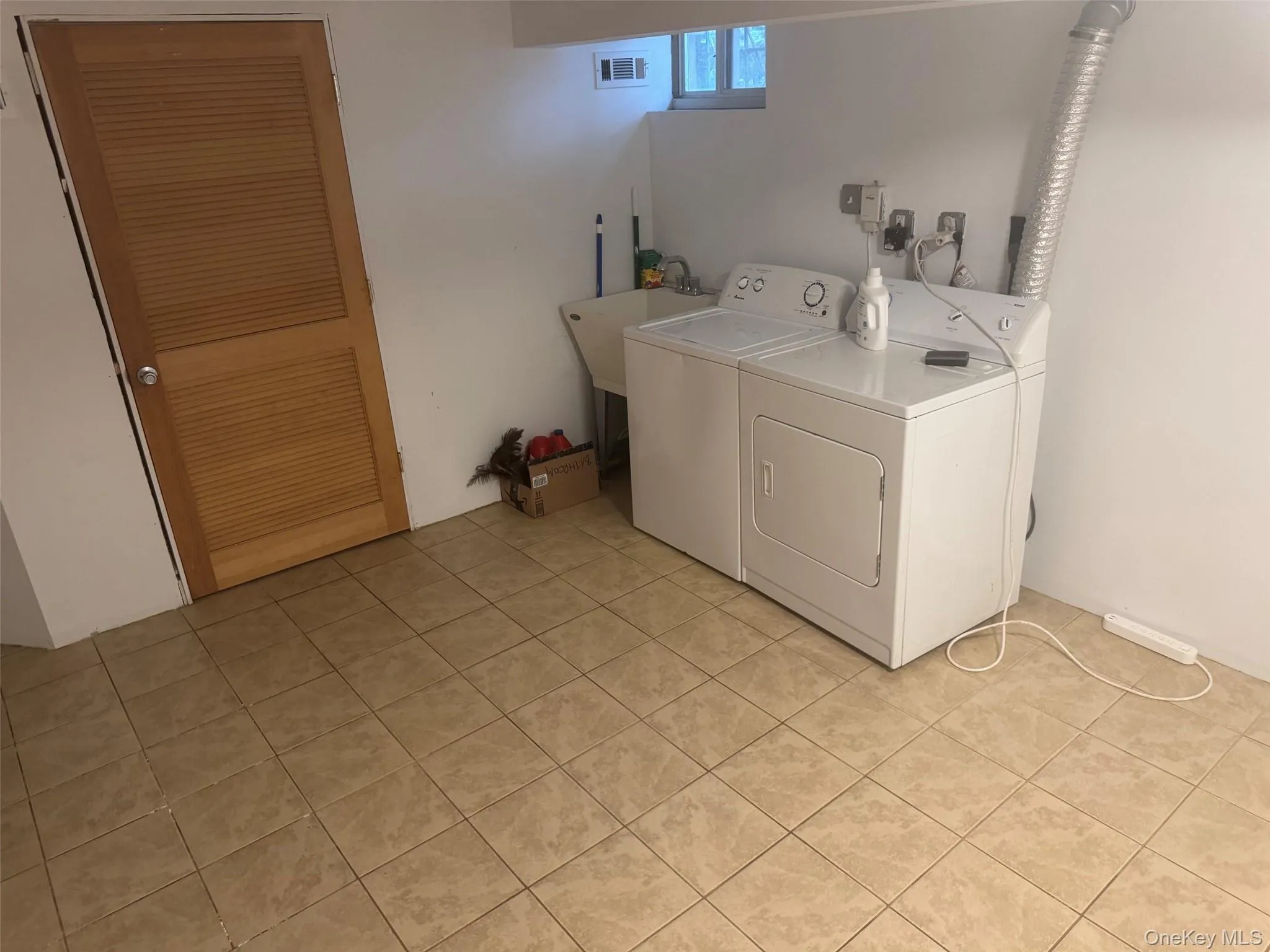18 Linden Street, North Hempstead, NY, 2 Bedrooms Bedrooms, 5 Rooms Rooms,1 BathroomBathrooms,Residential Lease,For Rent,Linden,0,1022652 18 Linden Street, North Hempstead, NY, 2 Bedrooms Bedrooms, 5 Rooms Rooms,1 BathroomBathrooms,Residential Lease,For Rent,Linden,0,1022652