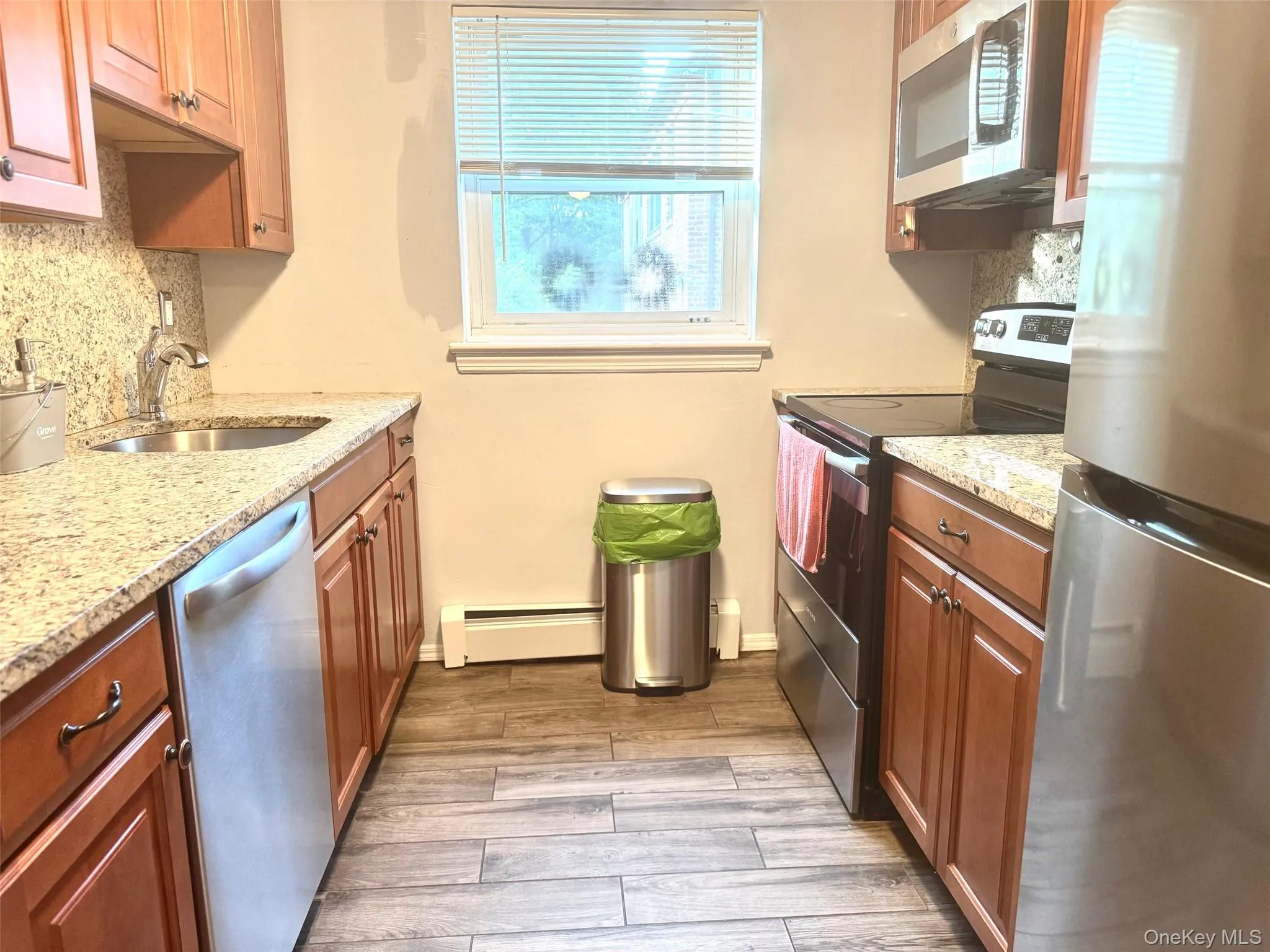 18 Linden Street, North Hempstead, NY, 2 Bedrooms Bedrooms, 5 Rooms Rooms,1 BathroomBathrooms,Residential Lease,For Rent,Linden,0,1022652 18 Linden Street, North Hempstead, NY, 2 Bedrooms Bedrooms, 5 Rooms Rooms,1 BathroomBathrooms,Residential Lease,For Rent,Linden,0,1022652