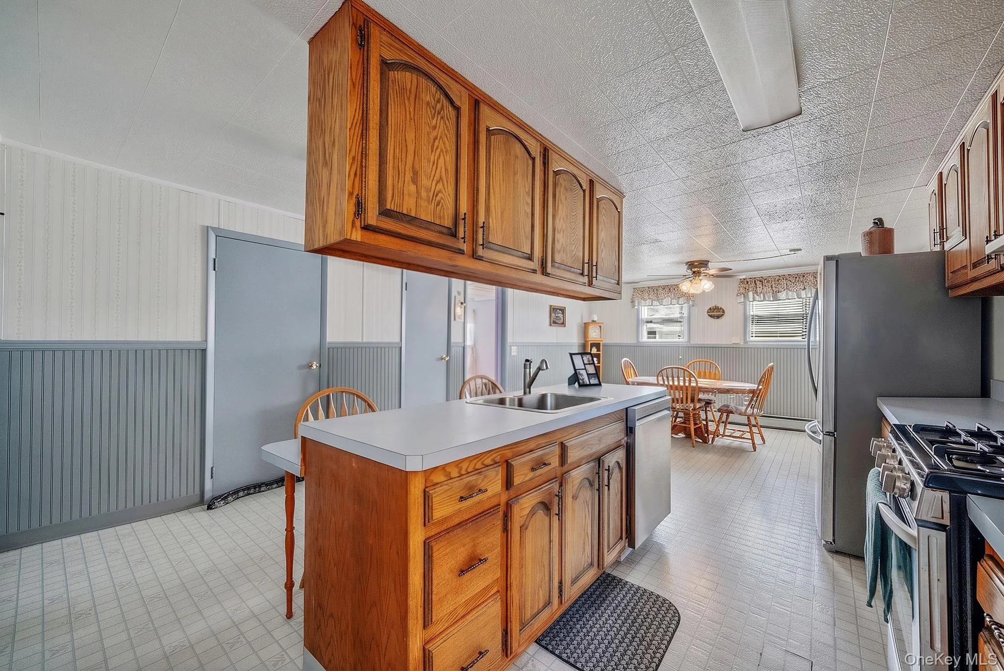 426 4th Street, Babylon, NY, 3 Bedrooms Bedrooms, 8 Rooms Rooms,2 BathroomsBathrooms,Residential,For Rent,4th,0,1022671 426 4th Street, Babylon, NY, 3 Bedrooms Bedrooms, 8 Rooms Rooms,2 BathroomsBathrooms,Residential,For Rent,4th,0,1022671