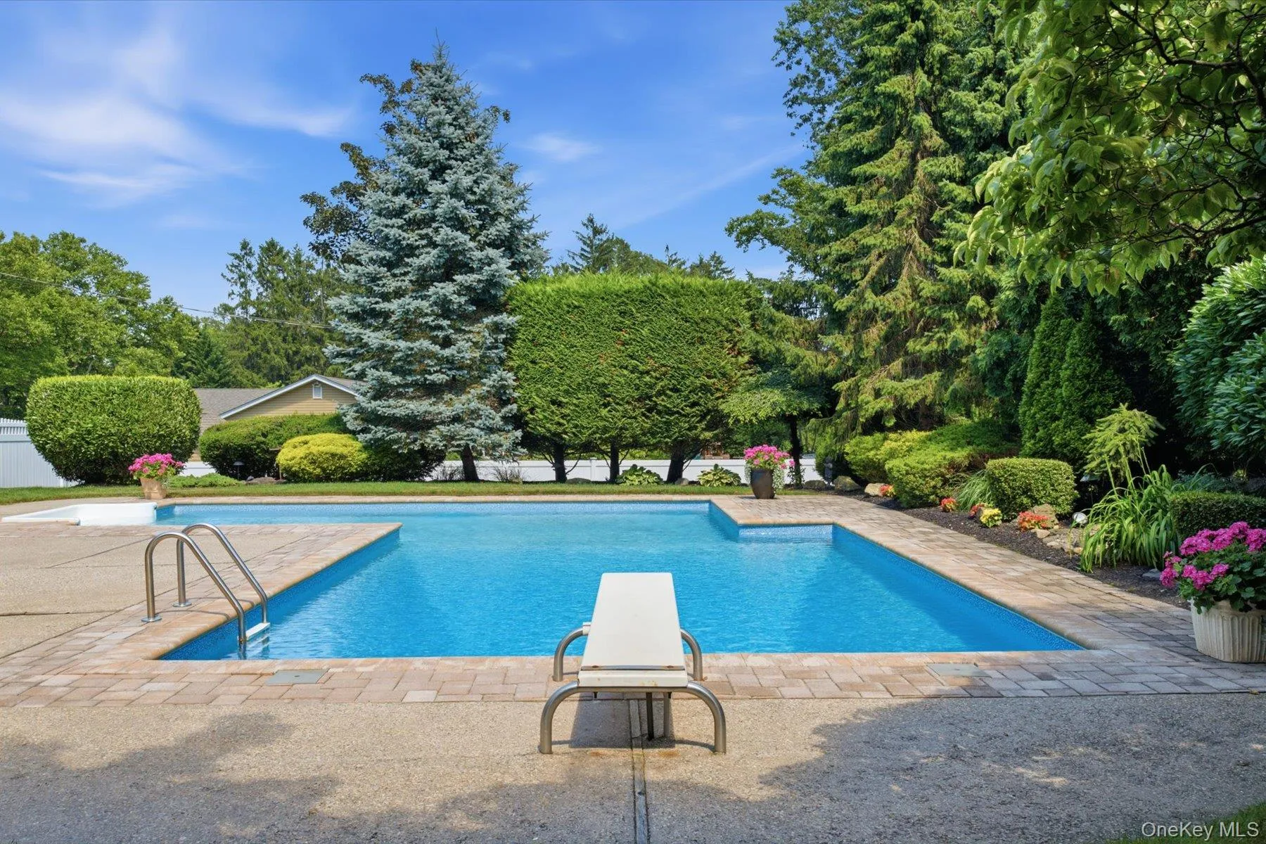 Beautifully maintained in-ground pool Beautifully maintained in-ground pool