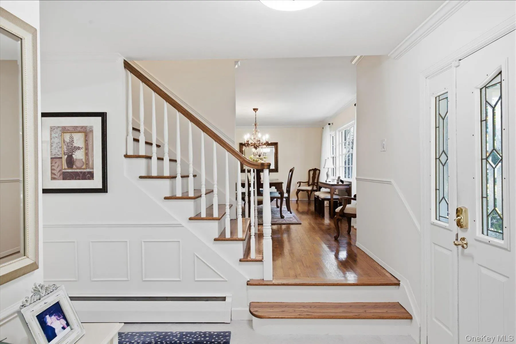 Welcoming entry foyer Welcoming entry foyer