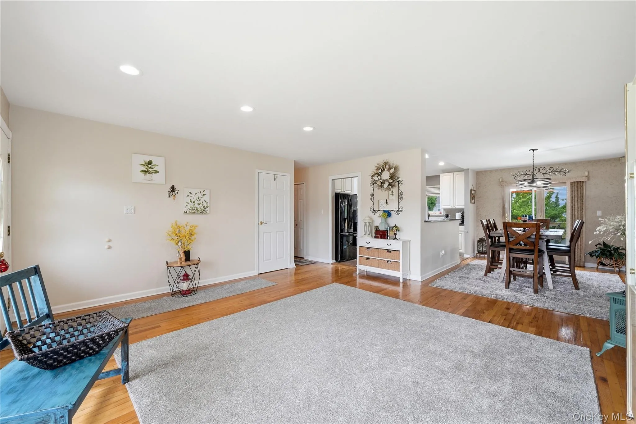 17 Mohawk Place, Oyster Bay, NY, 3 Bedrooms Bedrooms, 7 Rooms Rooms,3 BathroomsBathrooms,Residential,For Rent,Mohawk,0,1022675 17 Mohawk Place, Oyster Bay, NY, 3 Bedrooms Bedrooms, 7 Rooms Rooms,3 BathroomsBathrooms,Residential,For Rent,Mohawk,0,1022675