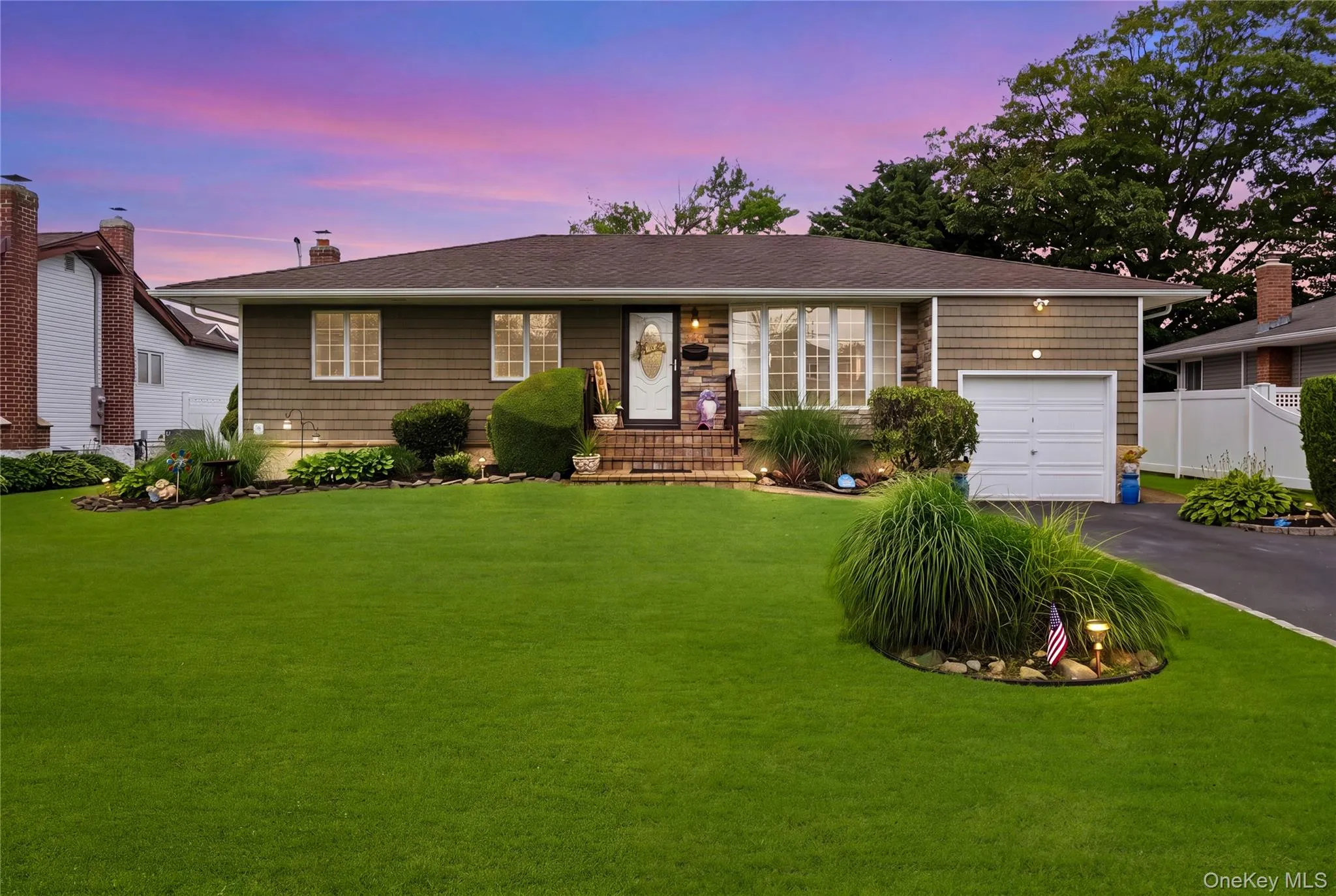 17 Mohawk Place, Oyster Bay, NY, 3 Bedrooms Bedrooms, 7 Rooms Rooms,3 BathroomsBathrooms,Residential,For Rent,Mohawk,0,1022675 17 Mohawk Place, Oyster Bay, NY, 3 Bedrooms Bedrooms, 7 Rooms Rooms,3 BathroomsBathrooms,Residential,For Rent,Mohawk,0,1022675