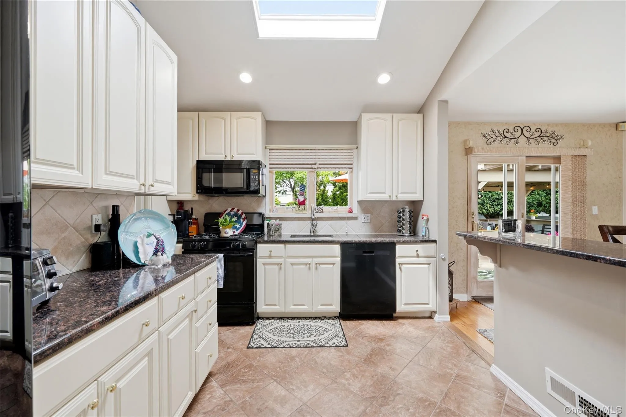 17 Mohawk Place, Oyster Bay, NY, 3 Bedrooms Bedrooms, 7 Rooms Rooms,3 BathroomsBathrooms,Residential,For Rent,Mohawk,0,1022675 17 Mohawk Place, Oyster Bay, NY, 3 Bedrooms Bedrooms, 7 Rooms Rooms,3 BathroomsBathrooms,Residential,For Rent,Mohawk,0,1022675