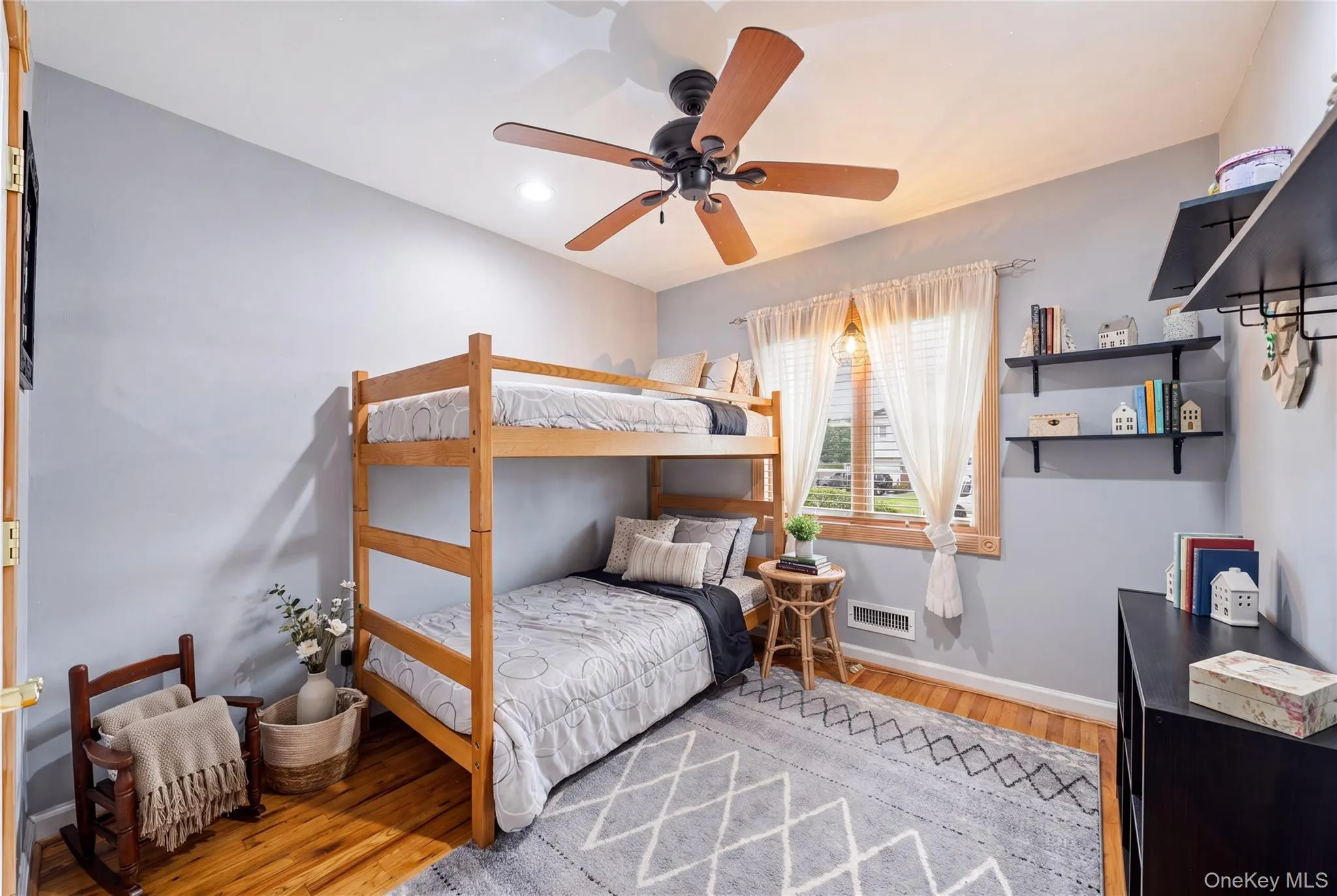 17 Mohawk Place, Oyster Bay, NY, 3 Bedrooms Bedrooms, 7 Rooms Rooms,3 BathroomsBathrooms,Residential,For Rent,Mohawk,0,1022675 17 Mohawk Place, Oyster Bay, NY, 3 Bedrooms Bedrooms, 7 Rooms Rooms,3 BathroomsBathrooms,Residential,For Rent,Mohawk,0,1022675