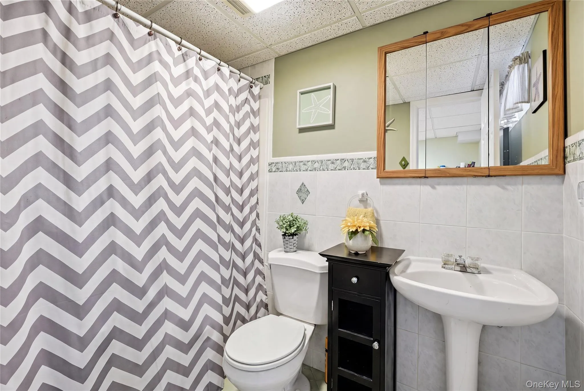 17 Mohawk Place, Oyster Bay, NY, 3 Bedrooms Bedrooms, 7 Rooms Rooms,3 BathroomsBathrooms,Residential,For Rent,Mohawk,0,1022675 17 Mohawk Place, Oyster Bay, NY, 3 Bedrooms Bedrooms, 7 Rooms Rooms,3 BathroomsBathrooms,Residential,For Rent,Mohawk,0,1022675
