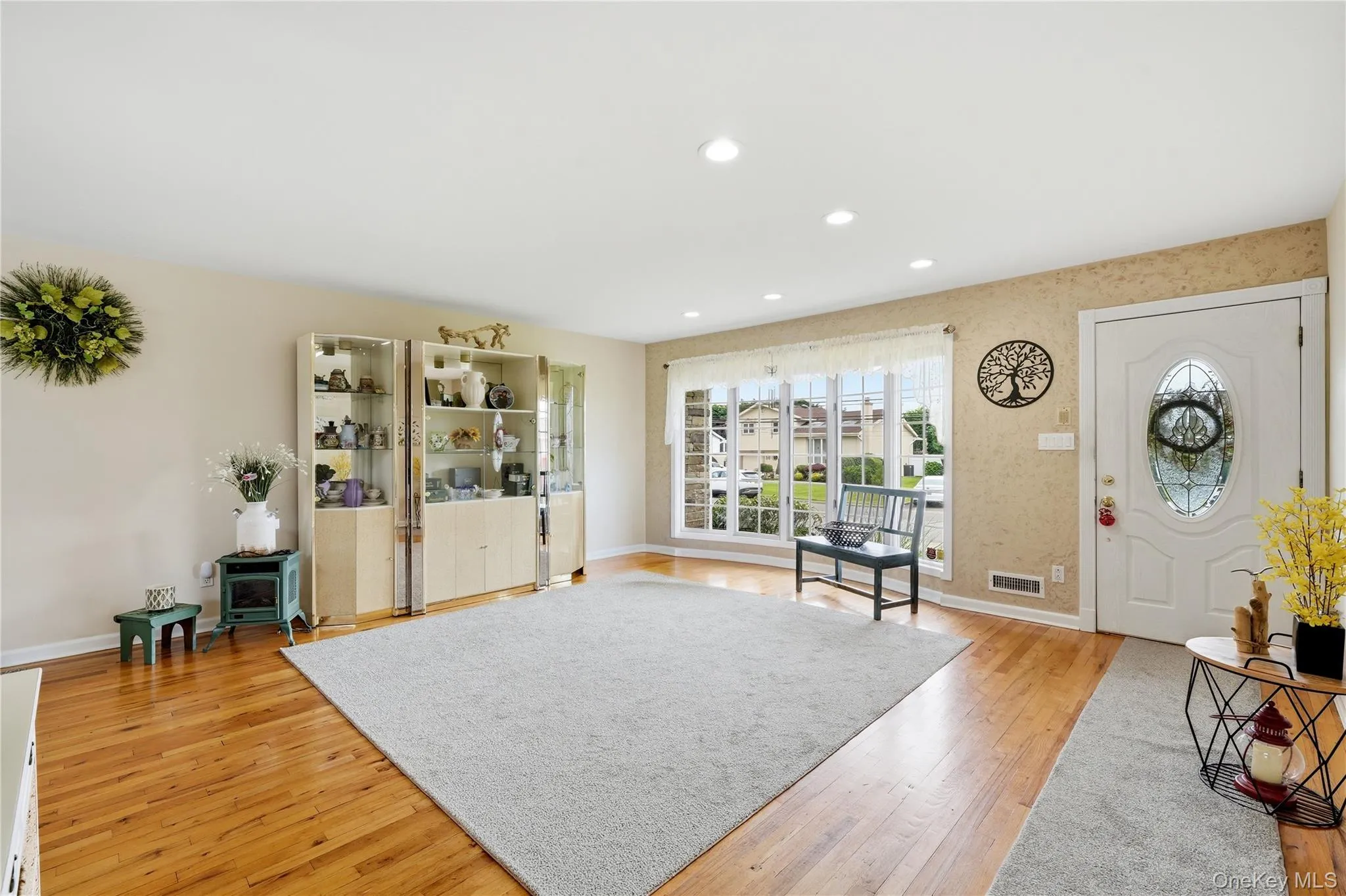 17 Mohawk Place, Oyster Bay, NY, 3 Bedrooms Bedrooms, 7 Rooms Rooms,3 BathroomsBathrooms,Residential,For Rent,Mohawk,0,1022675 17 Mohawk Place, Oyster Bay, NY, 3 Bedrooms Bedrooms, 7 Rooms Rooms,3 BathroomsBathrooms,Residential,For Rent,Mohawk,0,1022675