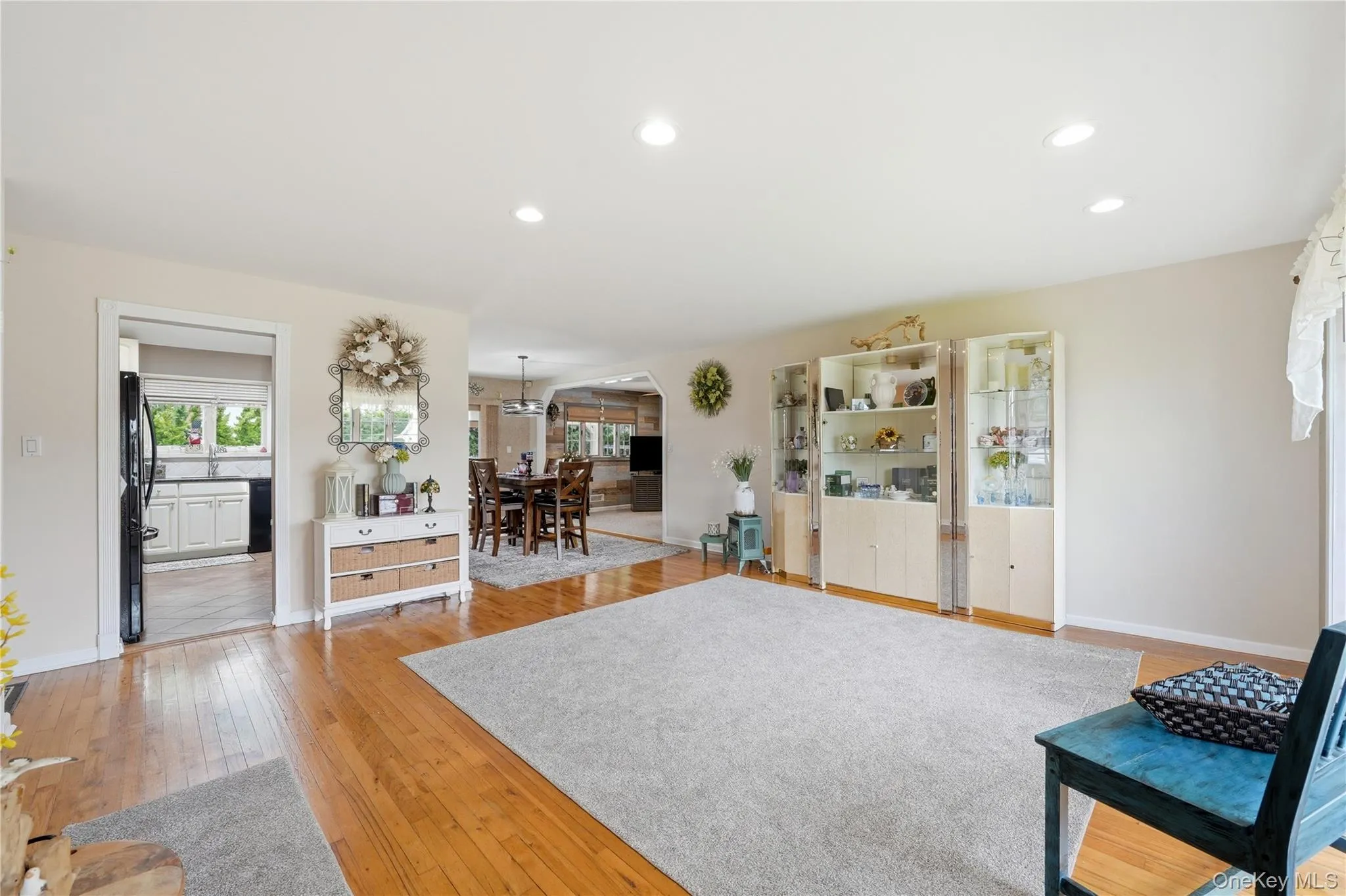 17 Mohawk Place, Oyster Bay, NY, 3 Bedrooms Bedrooms, 7 Rooms Rooms,3 BathroomsBathrooms,Residential,For Rent,Mohawk,0,1022675 17 Mohawk Place, Oyster Bay, NY, 3 Bedrooms Bedrooms, 7 Rooms Rooms,3 BathroomsBathrooms,Residential,For Rent,Mohawk,0,1022675