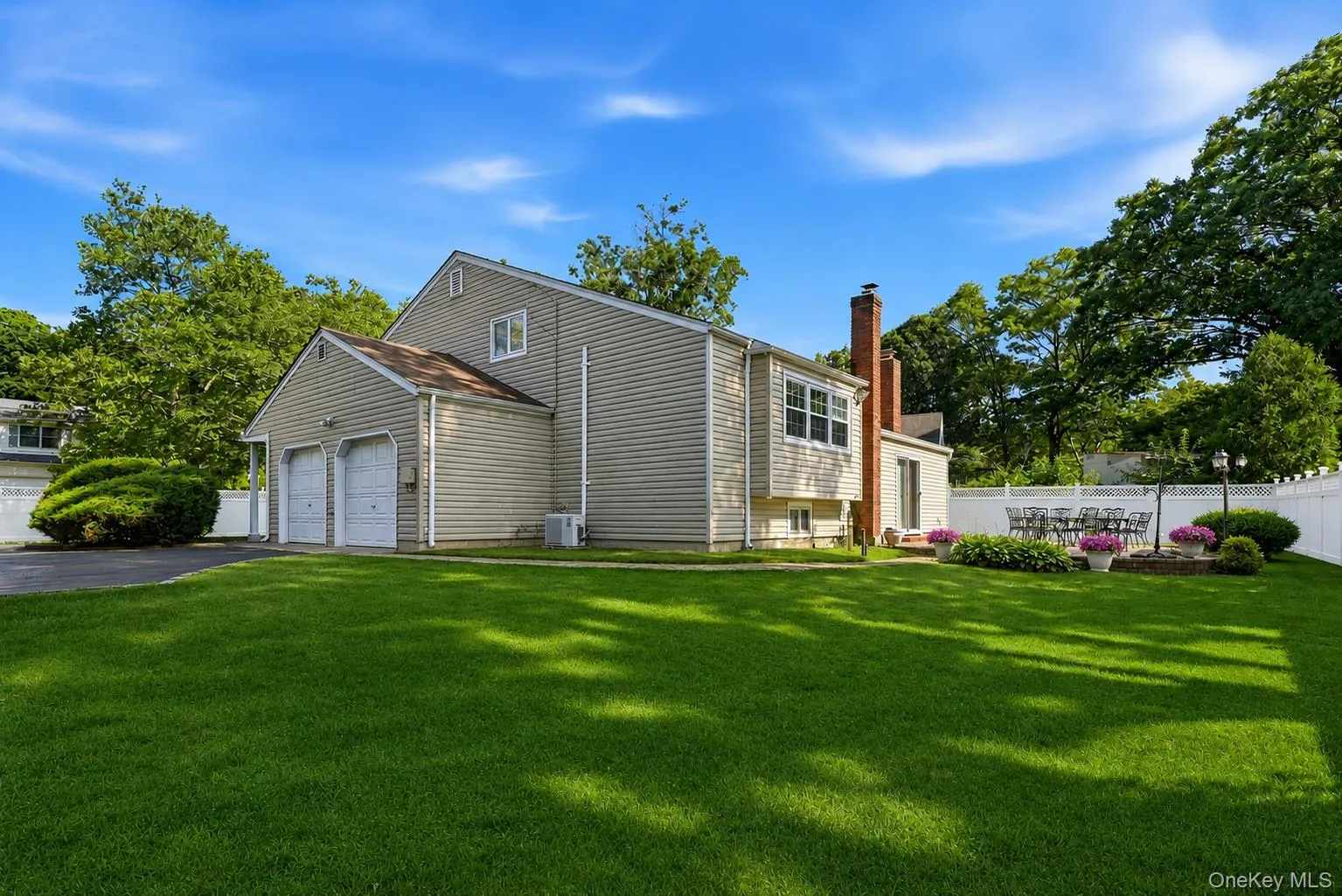 3 King Avenue, Huntington, NY, 4 Bedrooms Bedrooms, 8 Rooms Rooms,2 BathroomsBathrooms,Residential,For Rent,King,0,1022676 3 King Avenue, Huntington, NY, 4 Bedrooms Bedrooms, 8 Rooms Rooms,2 BathroomsBathrooms,Residential,For Rent,King,0,1022676