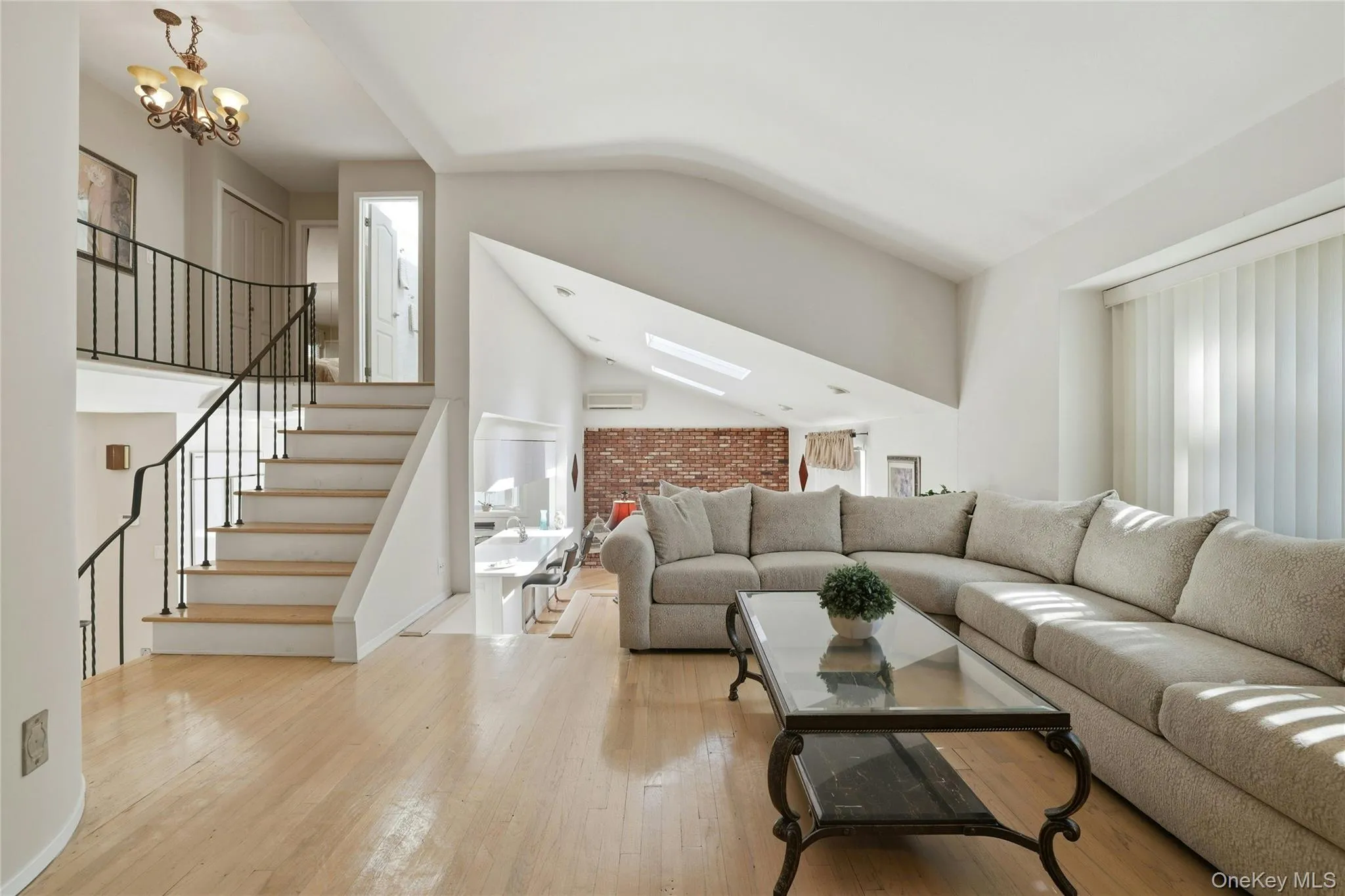 3 King Avenue, Huntington, NY, 4 Bedrooms Bedrooms, 8 Rooms Rooms,2 BathroomsBathrooms,Residential,For Rent,King,0,1022676 3 King Avenue, Huntington, NY, 4 Bedrooms Bedrooms, 8 Rooms Rooms,2 BathroomsBathrooms,Residential,For Rent,King,0,1022676