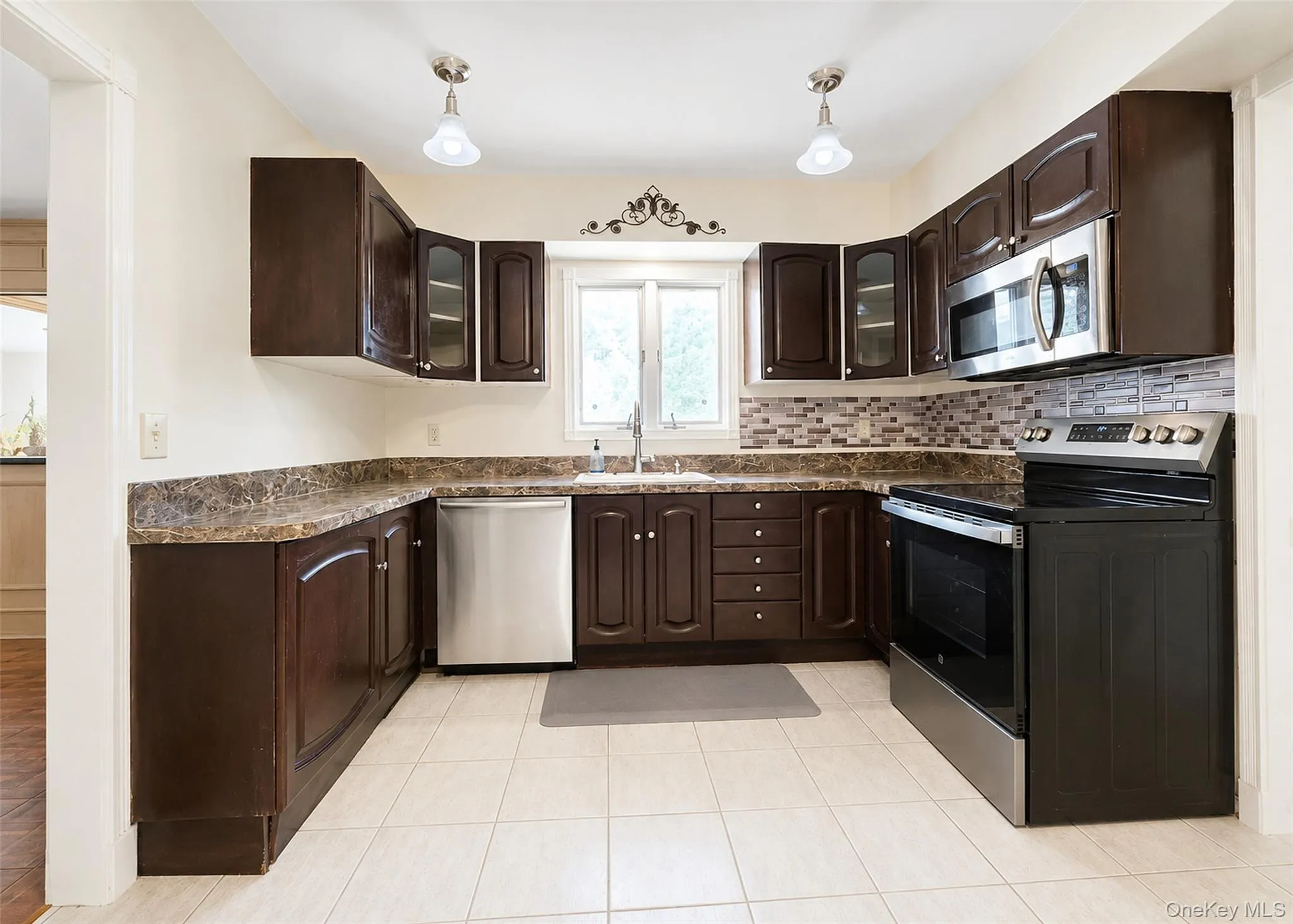 4 Royal Oak Court, Islip, NY, 5 Bedrooms Bedrooms, 13 Rooms Rooms,2 BathroomsBathrooms,Residential,For Rent,Royal Oak,0,1022684 4 Royal Oak Court, Islip, NY, 5 Bedrooms Bedrooms, 13 Rooms Rooms,2 BathroomsBathrooms,Residential,For Rent,Royal Oak,0,1022684