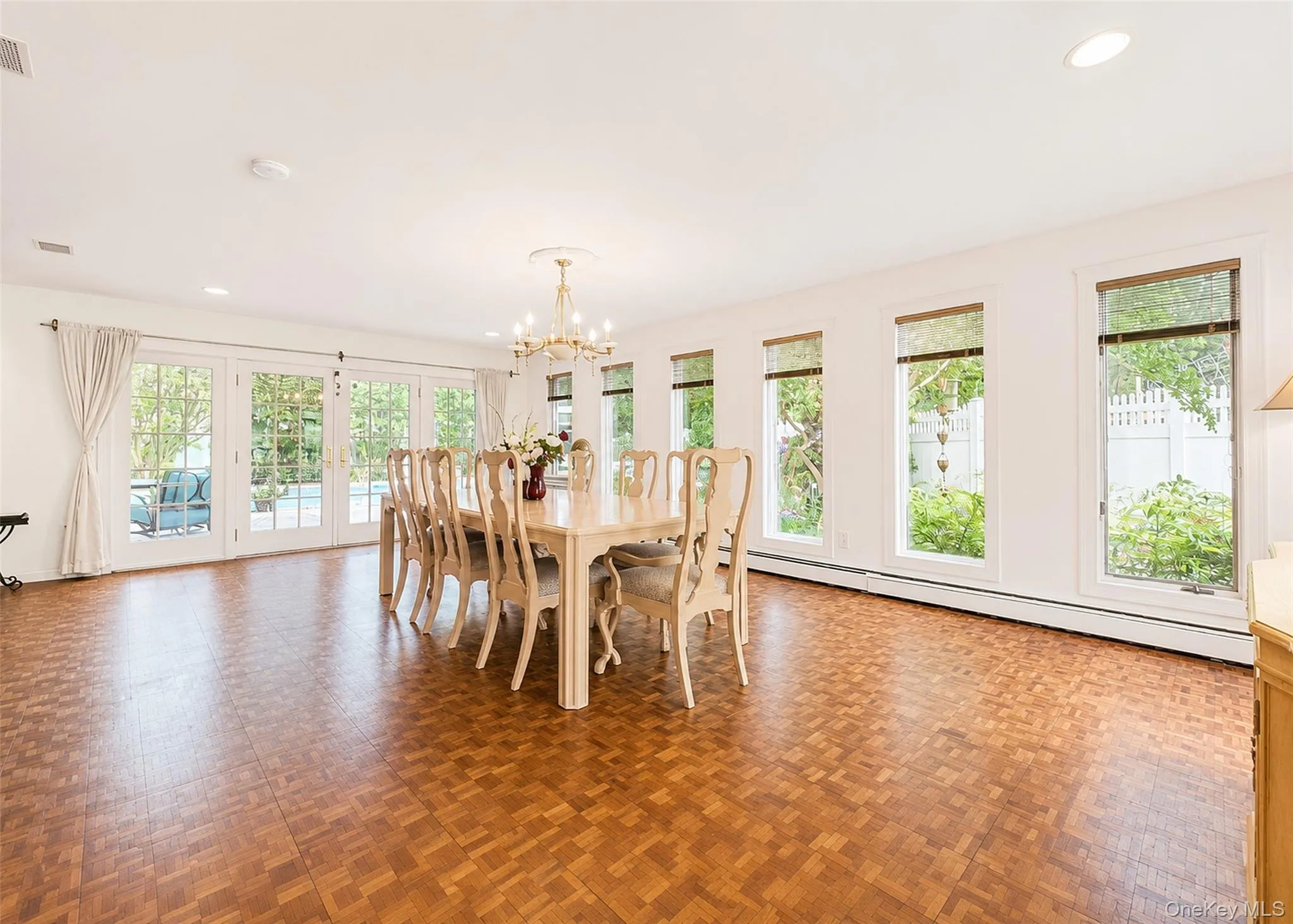 4 Royal Oak Court, Islip, NY, 5 Bedrooms Bedrooms, 13 Rooms Rooms,2 BathroomsBathrooms,Residential,For Rent,Royal Oak,0,1022684 4 Royal Oak Court, Islip, NY, 5 Bedrooms Bedrooms, 13 Rooms Rooms,2 BathroomsBathrooms,Residential,For Rent,Royal Oak,0,1022684