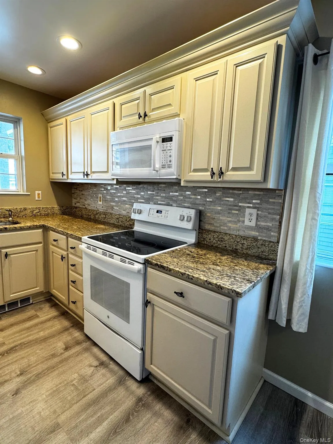 33 Fowler Avenue, Carmel, NY, 3 Bedrooms Bedrooms, 8 Rooms Rooms,1 BathroomBathrooms,Residential Lease,For Rent,Fowler,0,1022686 33 Fowler Avenue, Carmel, NY, 3 Bedrooms Bedrooms, 8 Rooms Rooms,1 BathroomBathrooms,Residential Lease,For Rent,Fowler,0,1022686