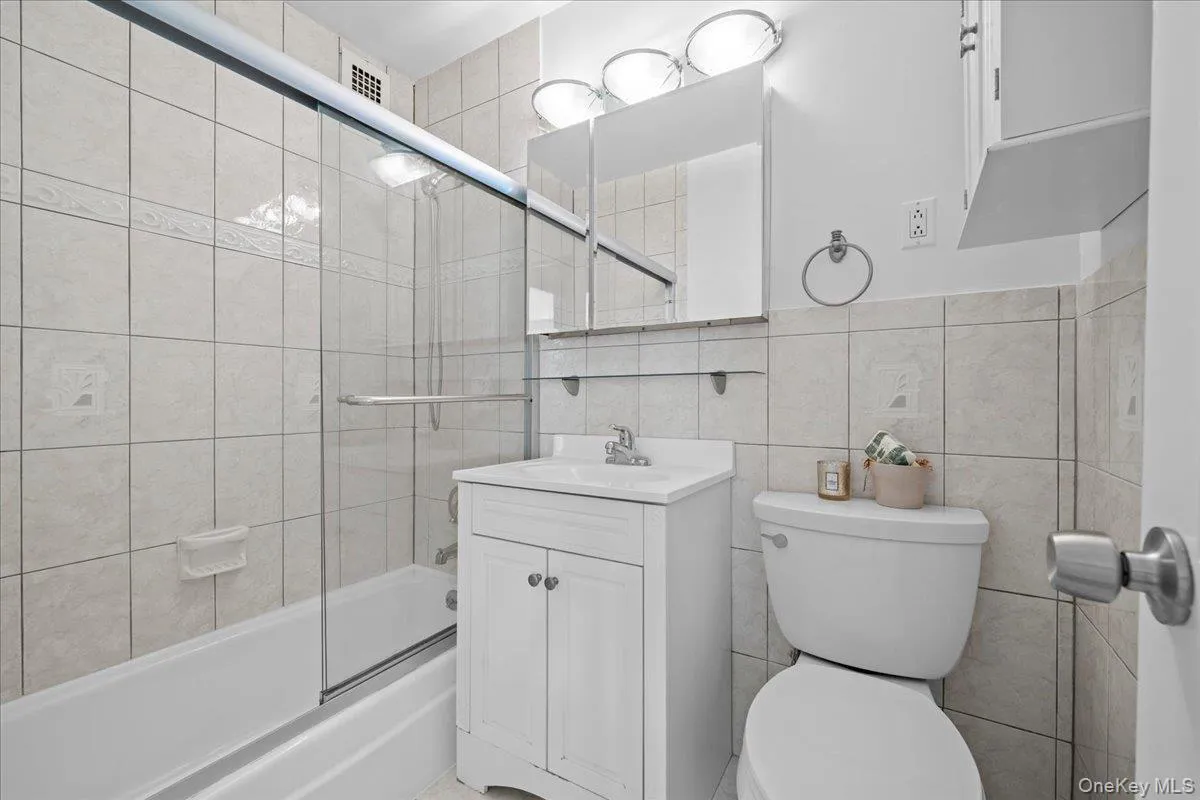 555 Kappock Street, New York, NY, 1 Bedroom Bedrooms, 3 Rooms Rooms,1 BathroomBathrooms,Residential,For Rent,Kappock,0,1022693 555 Kappock Street, New York, NY, 1 Bedroom Bedrooms, 3 Rooms Rooms,1 BathroomBathrooms,Residential,For Rent,Kappock,0,1022693