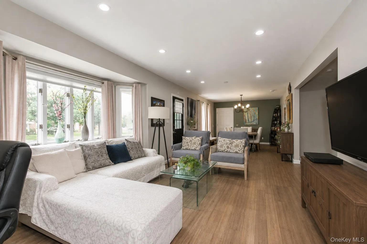8015 Little Neck Parkway, New York, NY, 5 Bedrooms Bedrooms, 10 Rooms Rooms,4 BathroomsBathrooms,Residential,For Rent,Little Neck,0,1022700 8015 Little Neck Parkway, New York, NY, 5 Bedrooms Bedrooms, 10 Rooms Rooms,4 BathroomsBathrooms,Residential,For Rent,Little Neck,0,1022700