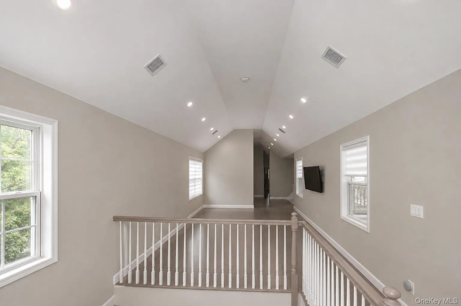 8015 Little Neck Parkway, New York, NY, 5 Bedrooms Bedrooms, 10 Rooms Rooms,4 BathroomsBathrooms,Residential,For Rent,Little Neck,0,1022700 8015 Little Neck Parkway, New York, NY, 5 Bedrooms Bedrooms, 10 Rooms Rooms,4 BathroomsBathrooms,Residential,For Rent,Little Neck,0,1022700