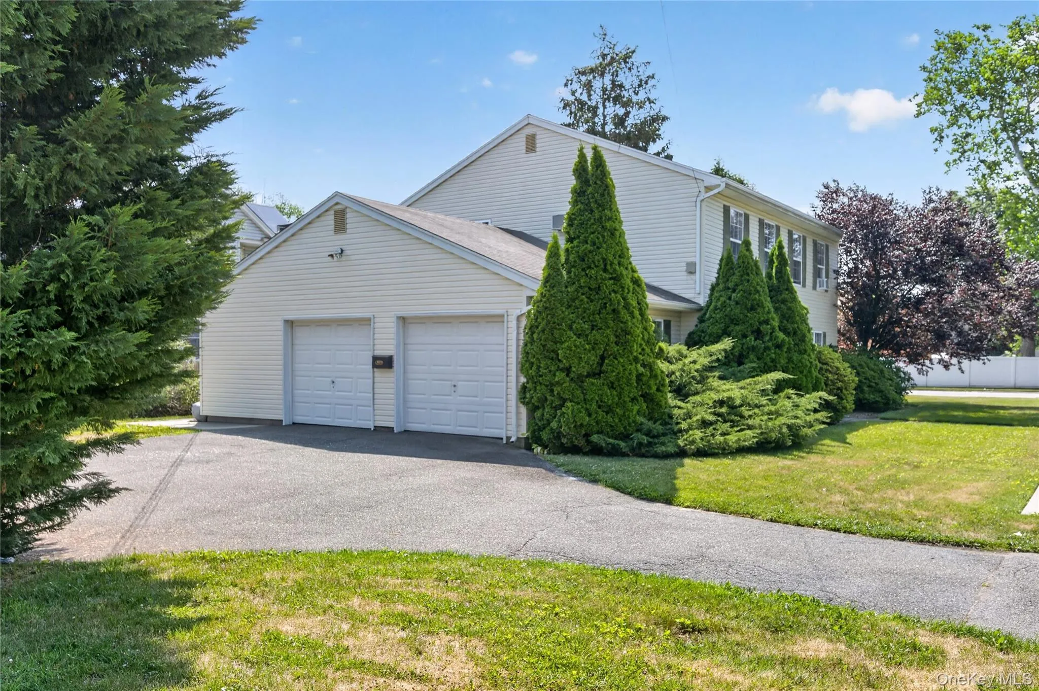 200 Saint Bridgets Lane, North Hempstead, NY, 4 Bedrooms Bedrooms, 10 Rooms Rooms,2 BathroomsBathrooms,Residential,For Rent,Saint Bridgets,0,1022711 200 Saint Bridgets Lane, North Hempstead, NY, 4 Bedrooms Bedrooms, 10 Rooms Rooms,2 BathroomsBathrooms,Residential,For Rent,Saint Bridgets,0,1022711