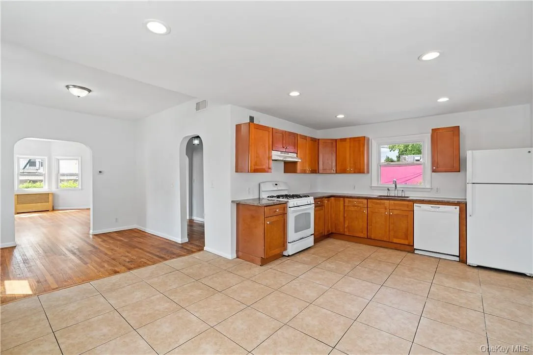 204 Saw Mill River Road, Greenburgh, NY, 3 Bedrooms Bedrooms, 6 Rooms Rooms,1 BathroomBathrooms,Residential Lease,For Rent,Saw Mill River,0,1022717 204 Saw Mill River Road, Greenburgh, NY, 3 Bedrooms Bedrooms, 6 Rooms Rooms,1 BathroomBathrooms,Residential Lease,For Rent,Saw Mill River,0,1022717
