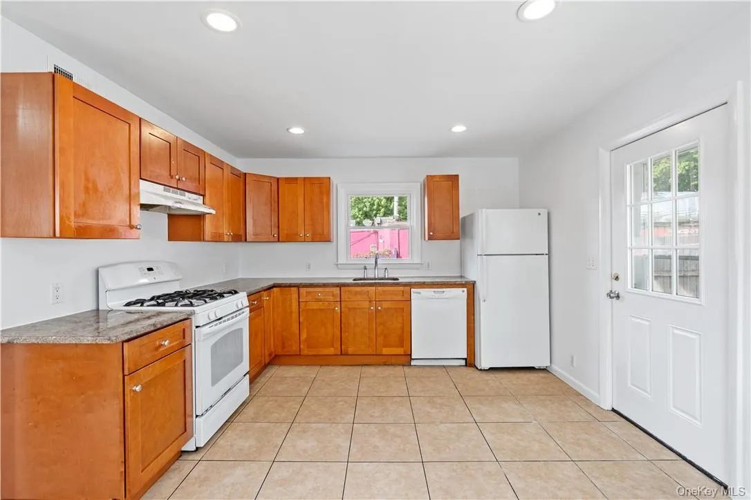 204 Saw Mill River Road, Greenburgh, NY, 3 Bedrooms Bedrooms, 6 Rooms Rooms,1 BathroomBathrooms,Residential Lease,For Rent,Saw Mill River,0,1022717 204 Saw Mill River Road, Greenburgh, NY, 3 Bedrooms Bedrooms, 6 Rooms Rooms,1 BathroomBathrooms,Residential Lease,For Rent,Saw Mill River,0,1022717