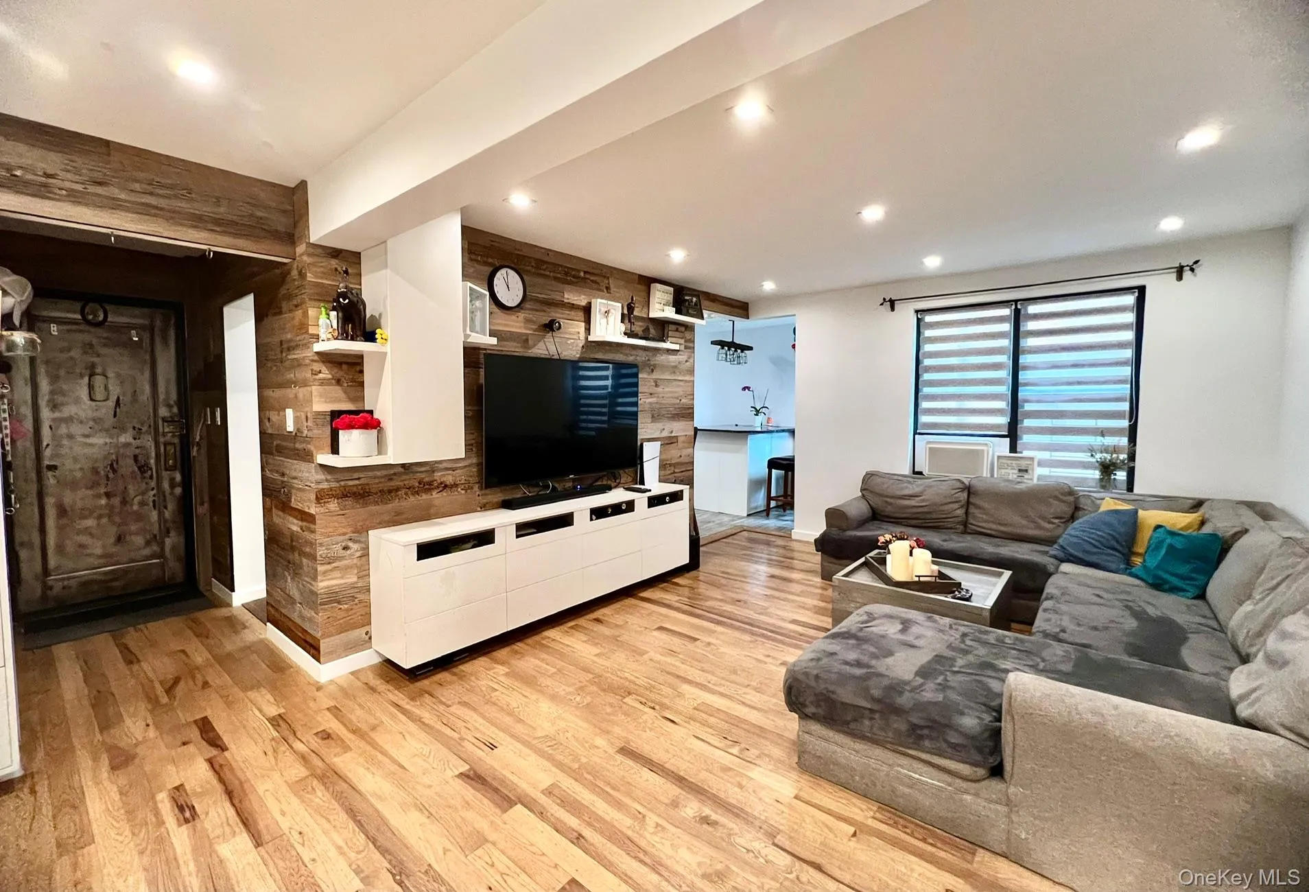 83-30 98th Street, New York, NY, 2 Bedrooms Bedrooms, 4 Rooms Rooms,1 BathroomBathrooms,Residential,For Rent,98th,0,1022731 83-30 98th Street, New York, NY, 2 Bedrooms Bedrooms, 4 Rooms Rooms,1 BathroomBathrooms,Residential,For Rent,98th,0,1022731