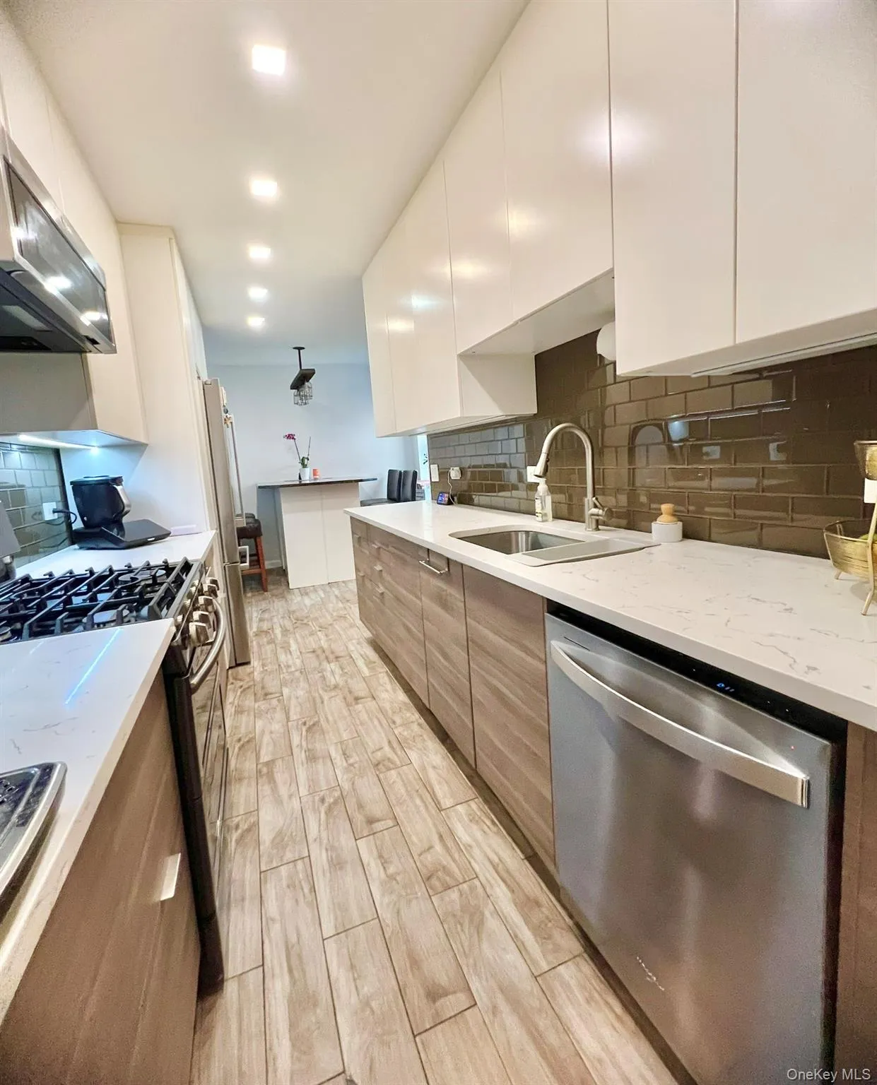 83-30 98th Street, New York, NY, 2 Bedrooms Bedrooms, 4 Rooms Rooms,1 BathroomBathrooms,Residential,For Rent,98th,0,1022731 83-30 98th Street, New York, NY, 2 Bedrooms Bedrooms, 4 Rooms Rooms,1 BathroomBathrooms,Residential,For Rent,98th,0,1022731
