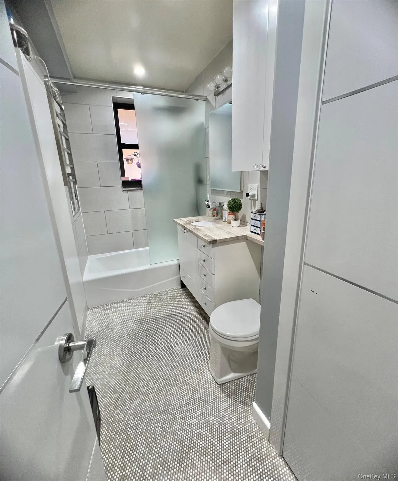 83-30 98th Street, New York, NY, 2 Bedrooms Bedrooms, 4 Rooms Rooms,1 BathroomBathrooms,Residential,For Rent,98th,0,1022731 83-30 98th Street, New York, NY, 2 Bedrooms Bedrooms, 4 Rooms Rooms,1 BathroomBathrooms,Residential,For Rent,98th,0,1022731