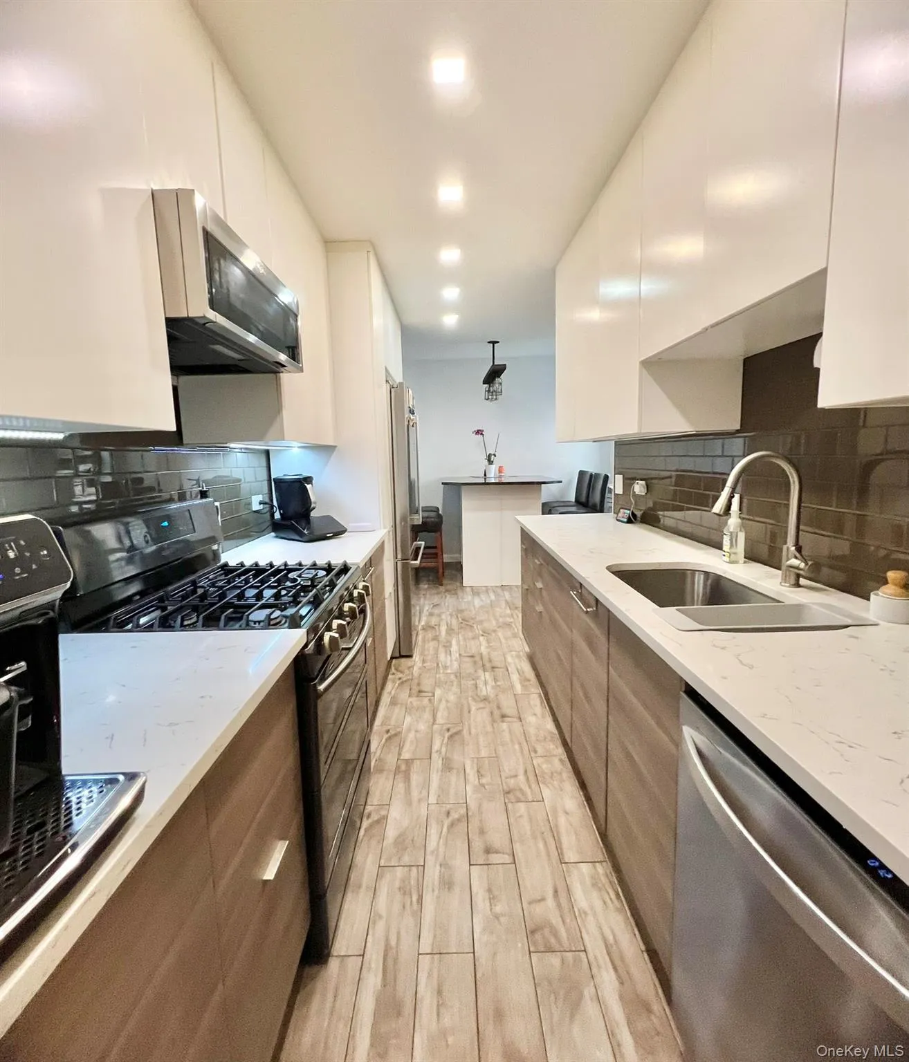 83-30 98th Street, New York, NY, 2 Bedrooms Bedrooms, 4 Rooms Rooms,1 BathroomBathrooms,Residential,For Rent,98th,0,1022731 83-30 98th Street, New York, NY, 2 Bedrooms Bedrooms, 4 Rooms Rooms,1 BathroomBathrooms,Residential,For Rent,98th,0,1022731