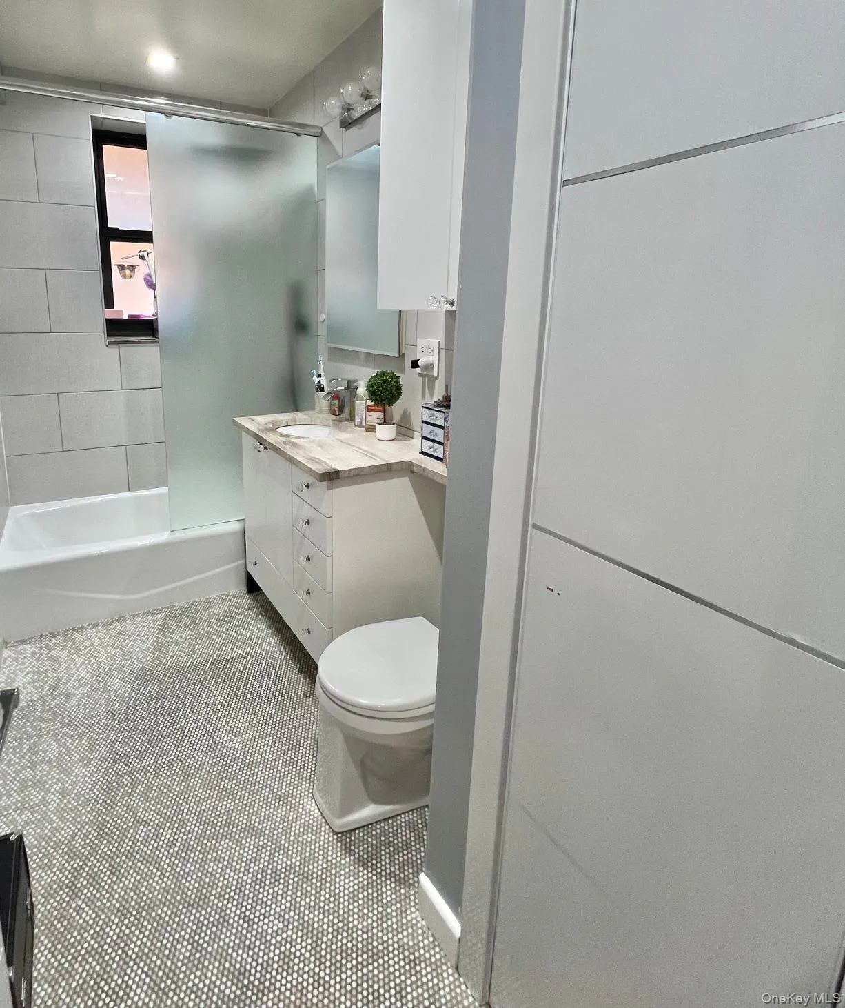 83-30 98th Street, New York, NY, 2 Bedrooms Bedrooms, 4 Rooms Rooms,1 BathroomBathrooms,Residential,For Rent,98th,0,1022731 83-30 98th Street, New York, NY, 2 Bedrooms Bedrooms, 4 Rooms Rooms,1 BathroomBathrooms,Residential,For Rent,98th,0,1022731
