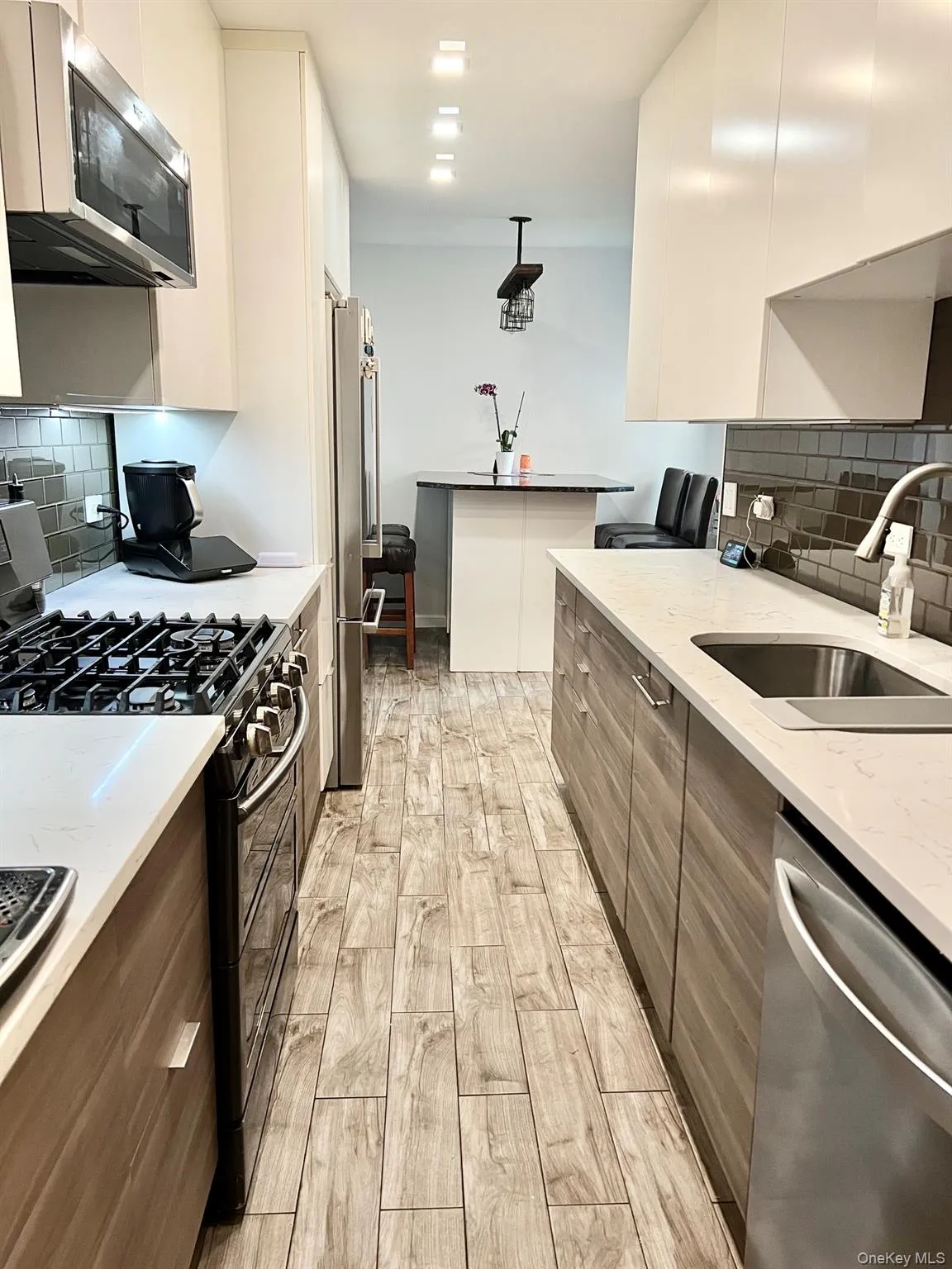 83-30 98th Street, New York, NY, 2 Bedrooms Bedrooms, 4 Rooms Rooms,1 BathroomBathrooms,Residential,For Rent,98th,0,1022731 83-30 98th Street, New York, NY, 2 Bedrooms Bedrooms, 4 Rooms Rooms,1 BathroomBathrooms,Residential,For Rent,98th,0,1022731