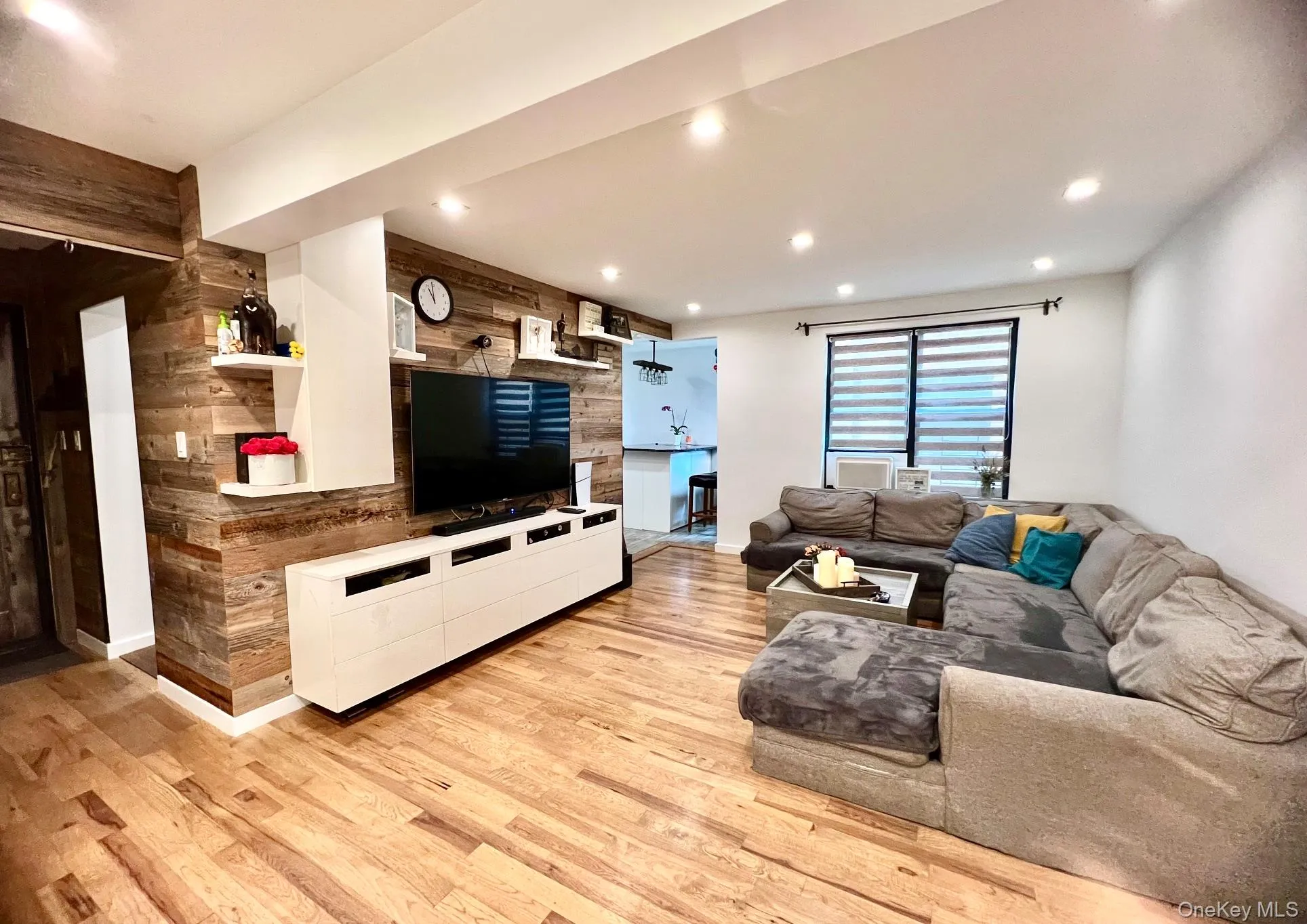 83-30 98th Street, New York, NY, 2 Bedrooms Bedrooms, 4 Rooms Rooms,1 BathroomBathrooms,Residential,For Rent,98th,0,1022731 83-30 98th Street, New York, NY, 2 Bedrooms Bedrooms, 4 Rooms Rooms,1 BathroomBathrooms,Residential,For Rent,98th,0,1022731