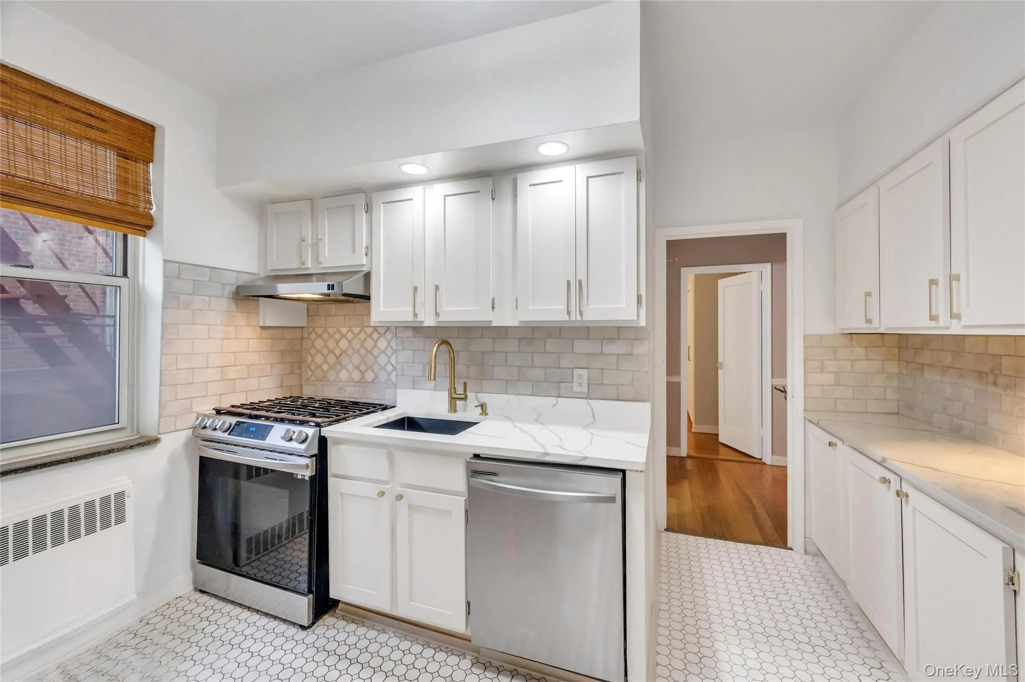 63-61 99th St, New York, NY, 2 Bedrooms Bedrooms, 7 Rooms Rooms,1 BathroomBathrooms,Residential,For Rent,99th St,0,1022748 63-61 99th St, New York, NY, 2 Bedrooms Bedrooms, 7 Rooms Rooms,1 BathroomBathrooms,Residential,For Rent,99th St,0,1022748