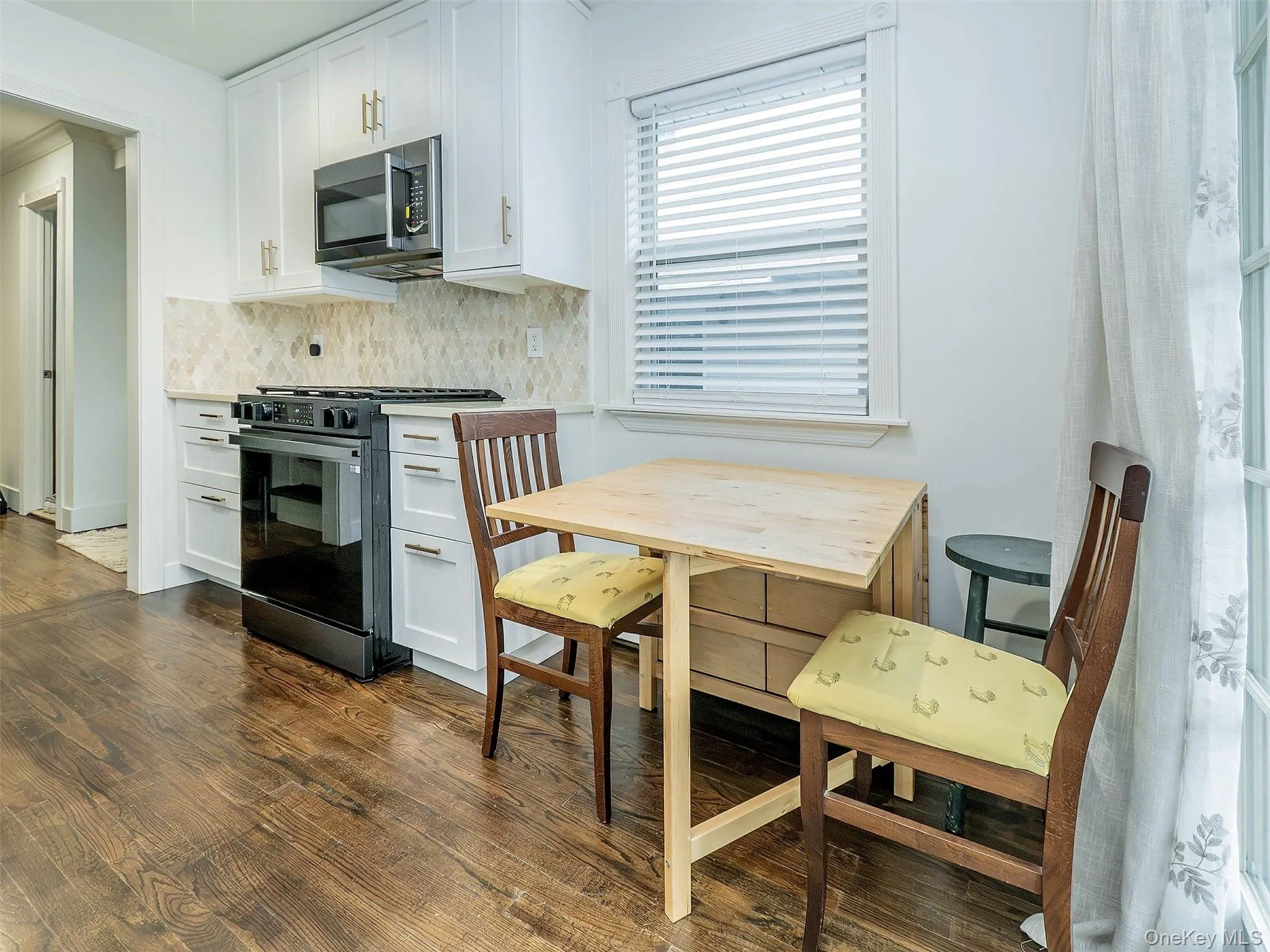 37 Dunwood Road, North Hempstead, NY, 3 Bedrooms Bedrooms, 6 Rooms Rooms,2 BathroomsBathrooms,Residential Lease,For Rent,Dunwood,0,1022754 37 Dunwood Road, North Hempstead, NY, 3 Bedrooms Bedrooms, 6 Rooms Rooms,2 BathroomsBathrooms,Residential Lease,For Rent,Dunwood,0,1022754