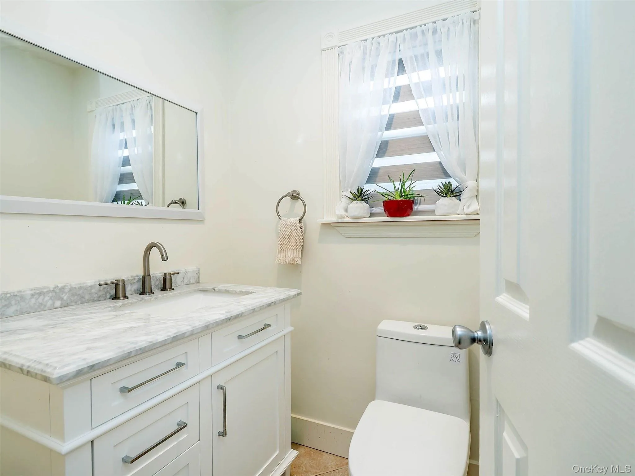 37 Dunwood Road, North Hempstead, NY, 3 Bedrooms Bedrooms, 6 Rooms Rooms,2 BathroomsBathrooms,Residential Lease,For Rent,Dunwood,0,1022754 37 Dunwood Road, North Hempstead, NY, 3 Bedrooms Bedrooms, 6 Rooms Rooms,2 BathroomsBathrooms,Residential Lease,For Rent,Dunwood,0,1022754