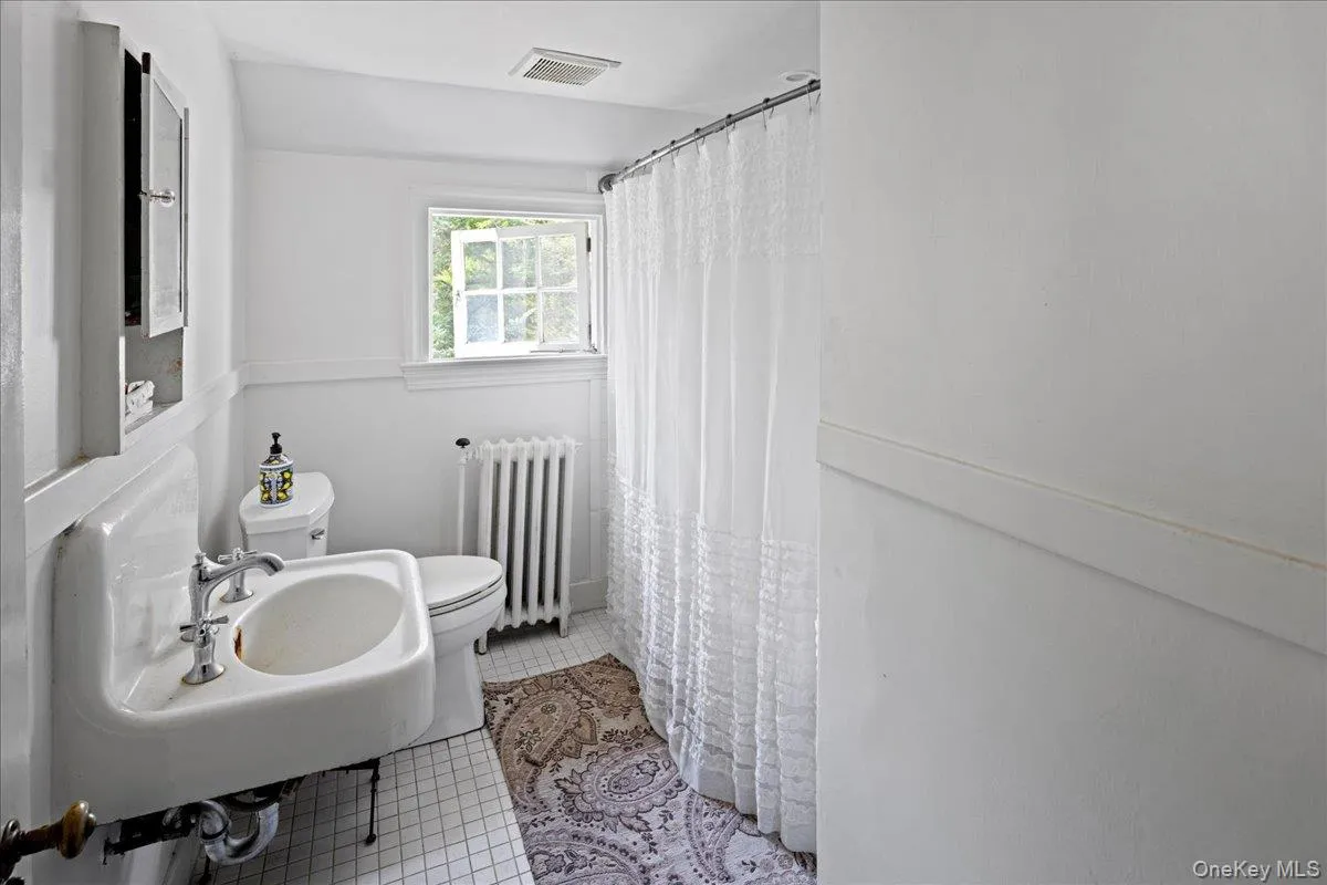 38 Landing Meadow Road, Smithtown, NY, 7 Bedrooms Bedrooms, 17 Rooms Rooms,5 BathroomsBathrooms,Residential,For Rent,Landing Meadow,0,1022766 38 Landing Meadow Road, Smithtown, NY, 7 Bedrooms Bedrooms, 17 Rooms Rooms,5 BathroomsBathrooms,Residential,For Rent,Landing Meadow,0,1022766