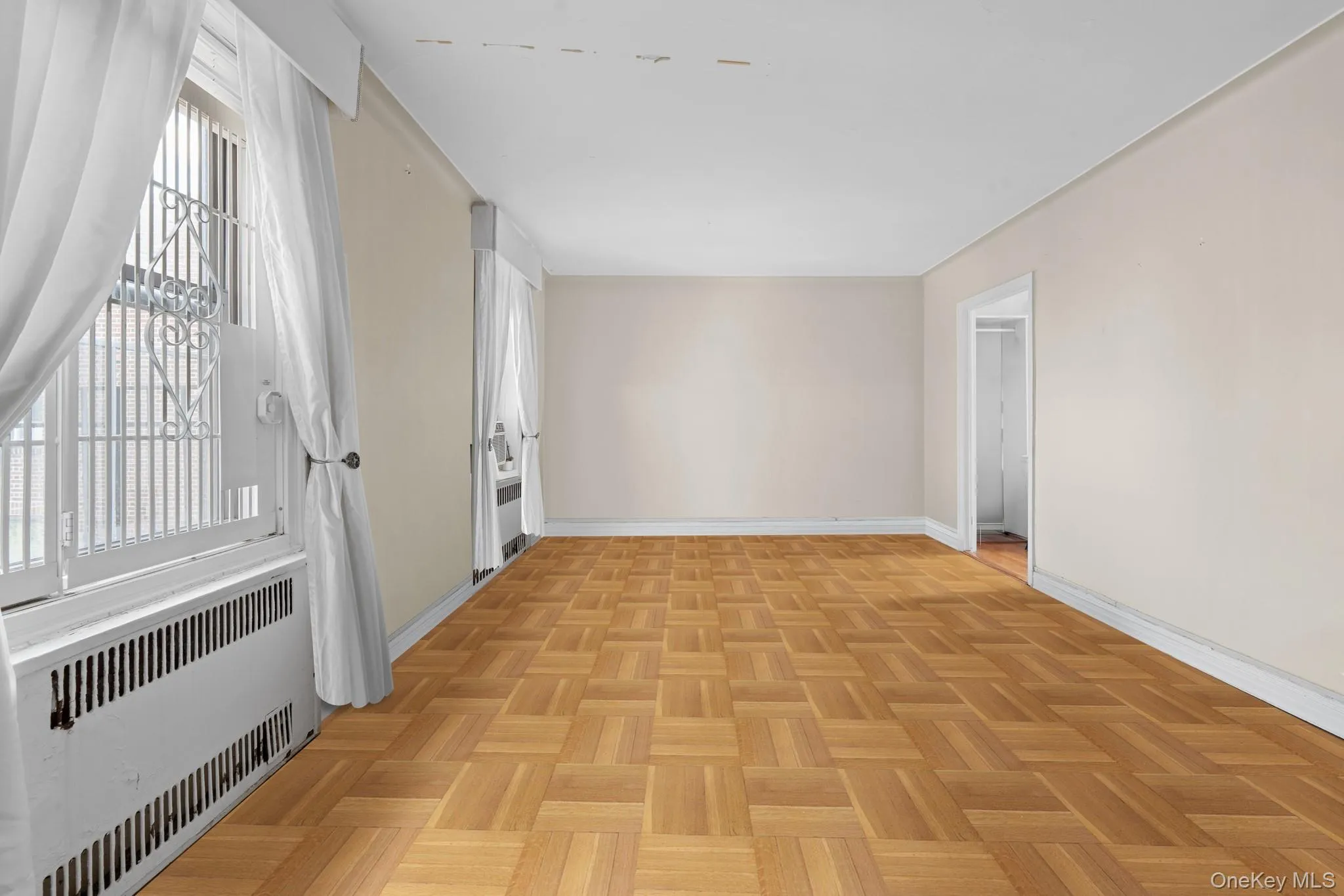 8380 118th st, New York, NY, 5 Rooms Rooms,1 BathroomBathrooms,Residential,For Rent,118th st,0,1022773 8380 118th st, New York, NY, 5 Rooms Rooms,1 BathroomBathrooms,Residential,For Rent,118th st,0,1022773