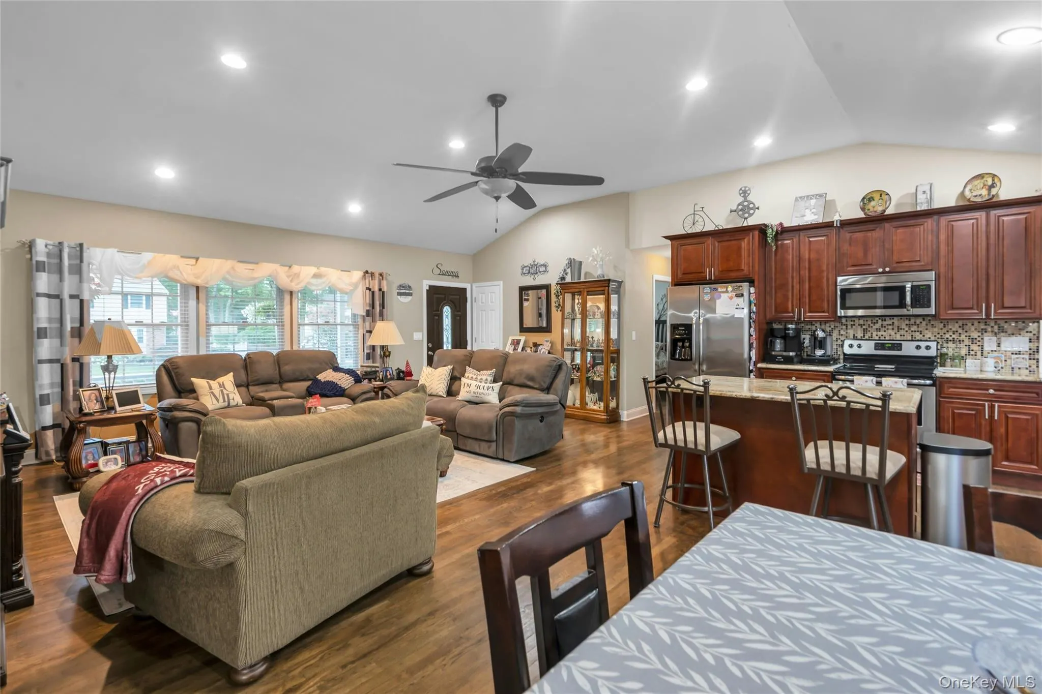 84 Juniper Avenue, Islip, NY, 3 Bedrooms Bedrooms, 7 Rooms Rooms,3 BathroomsBathrooms,Residential,For Rent,Juniper,0,1022778 84 Juniper Avenue, Islip, NY, 3 Bedrooms Bedrooms, 7 Rooms Rooms,3 BathroomsBathrooms,Residential,For Rent,Juniper,0,1022778