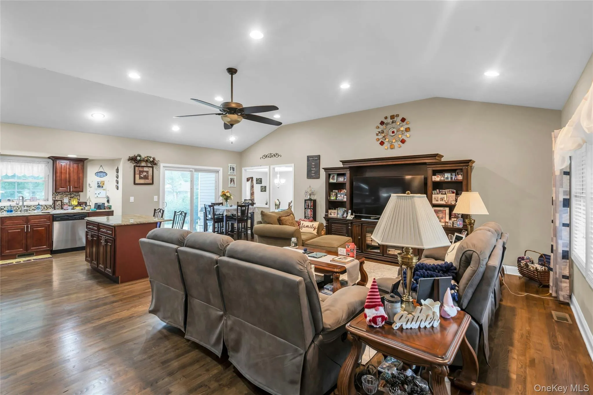 84 Juniper Avenue, Islip, NY, 3 Bedrooms Bedrooms, 7 Rooms Rooms,3 BathroomsBathrooms,Residential,For Rent,Juniper,0,1022778 84 Juniper Avenue, Islip, NY, 3 Bedrooms Bedrooms, 7 Rooms Rooms,3 BathroomsBathrooms,Residential,For Rent,Juniper,0,1022778