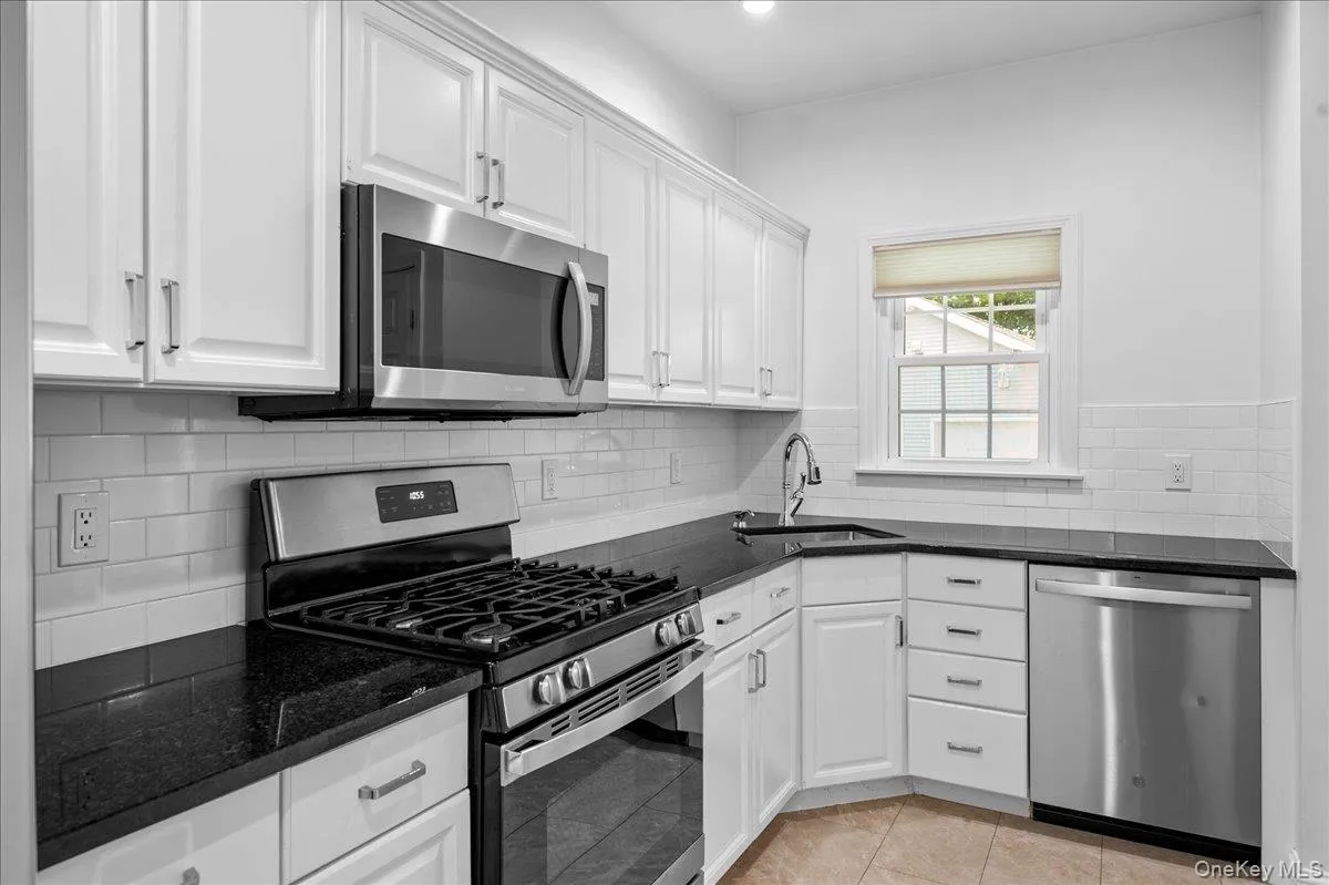 76 Smith Avenue, Orangetown, NY, 3 Bedrooms Bedrooms, 8 Rooms Rooms,2 BathroomsBathrooms,Residential,For Rent,Smith,0,1022779 76 Smith Avenue, Orangetown, NY, 3 Bedrooms Bedrooms, 8 Rooms Rooms,2 BathroomsBathrooms,Residential,For Rent,Smith,0,1022779