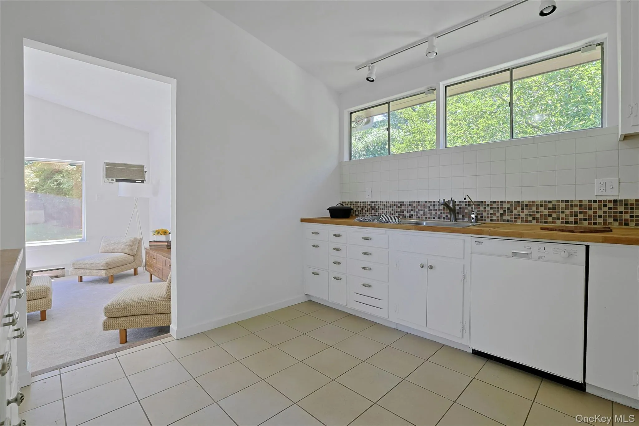 107 Larchdale Avenue, Clarkstown, NY, 2 Bedrooms Bedrooms, 7 Rooms Rooms,1 BathroomBathrooms,Residential,For Rent,Larchdale,0,1022780 107 Larchdale Avenue, Clarkstown, NY, 2 Bedrooms Bedrooms, 7 Rooms Rooms,1 BathroomBathrooms,Residential,For Rent,Larchdale,0,1022780