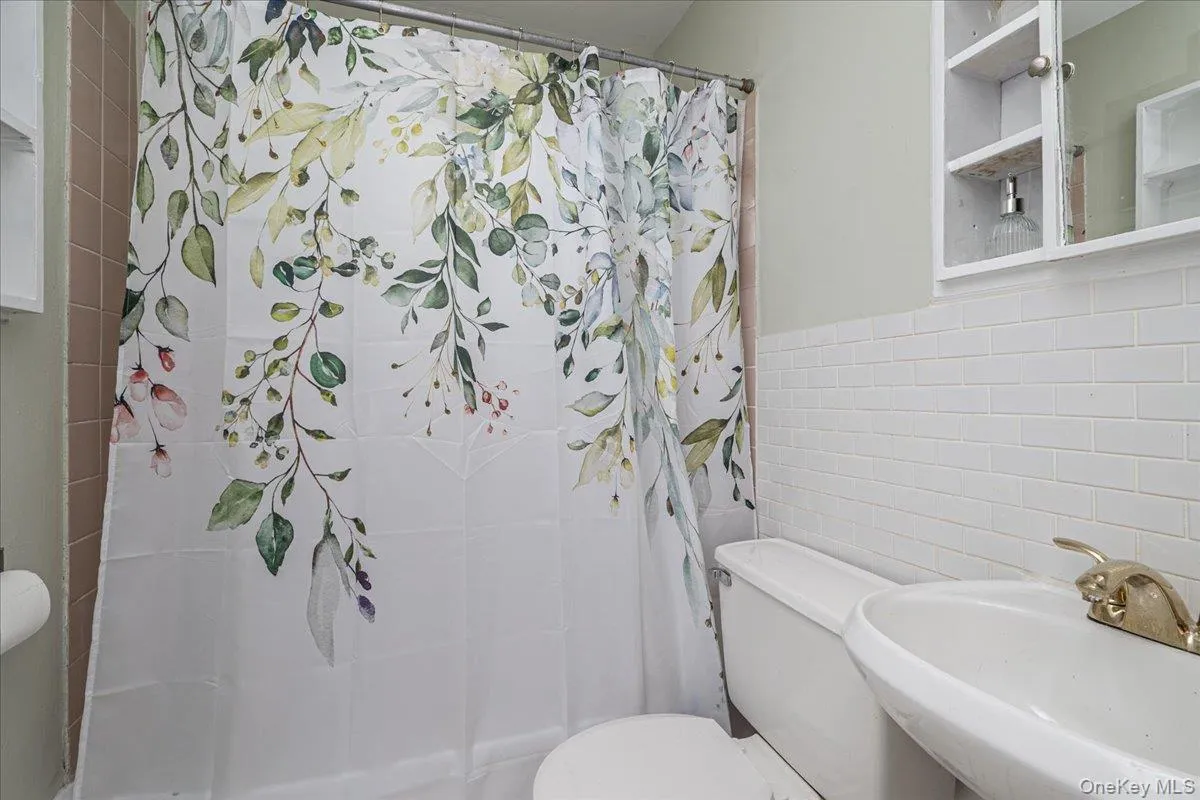 148 Saxton Street, Brookhaven, NY, 4 Bedrooms Bedrooms, 8 Rooms Rooms,2 BathroomsBathrooms,Residential,For Rent,Saxton,0,1022786 148 Saxton Street, Brookhaven, NY, 4 Bedrooms Bedrooms, 8 Rooms Rooms,2 BathroomsBathrooms,Residential,For Rent,Saxton,0,1022786